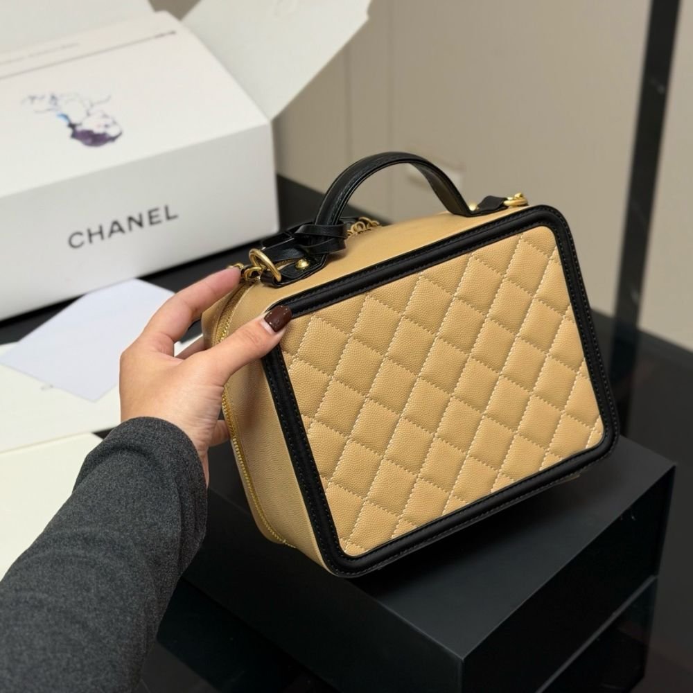 Ch**el CC Filigree Medium Vanity Case Beige 21Cm