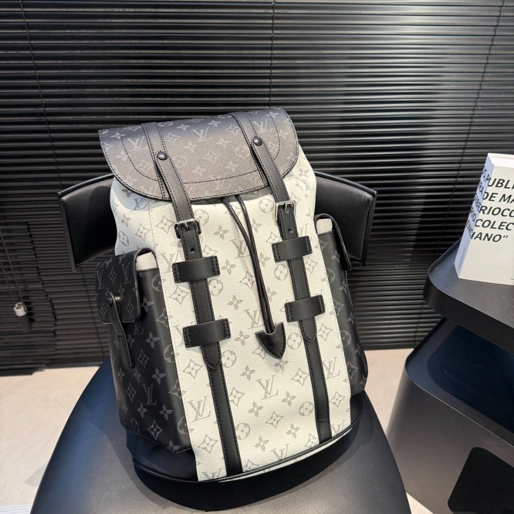 L0vis Vvtt0n Christopher PM Backpack Monogram Eclipse Black White 42Cm
