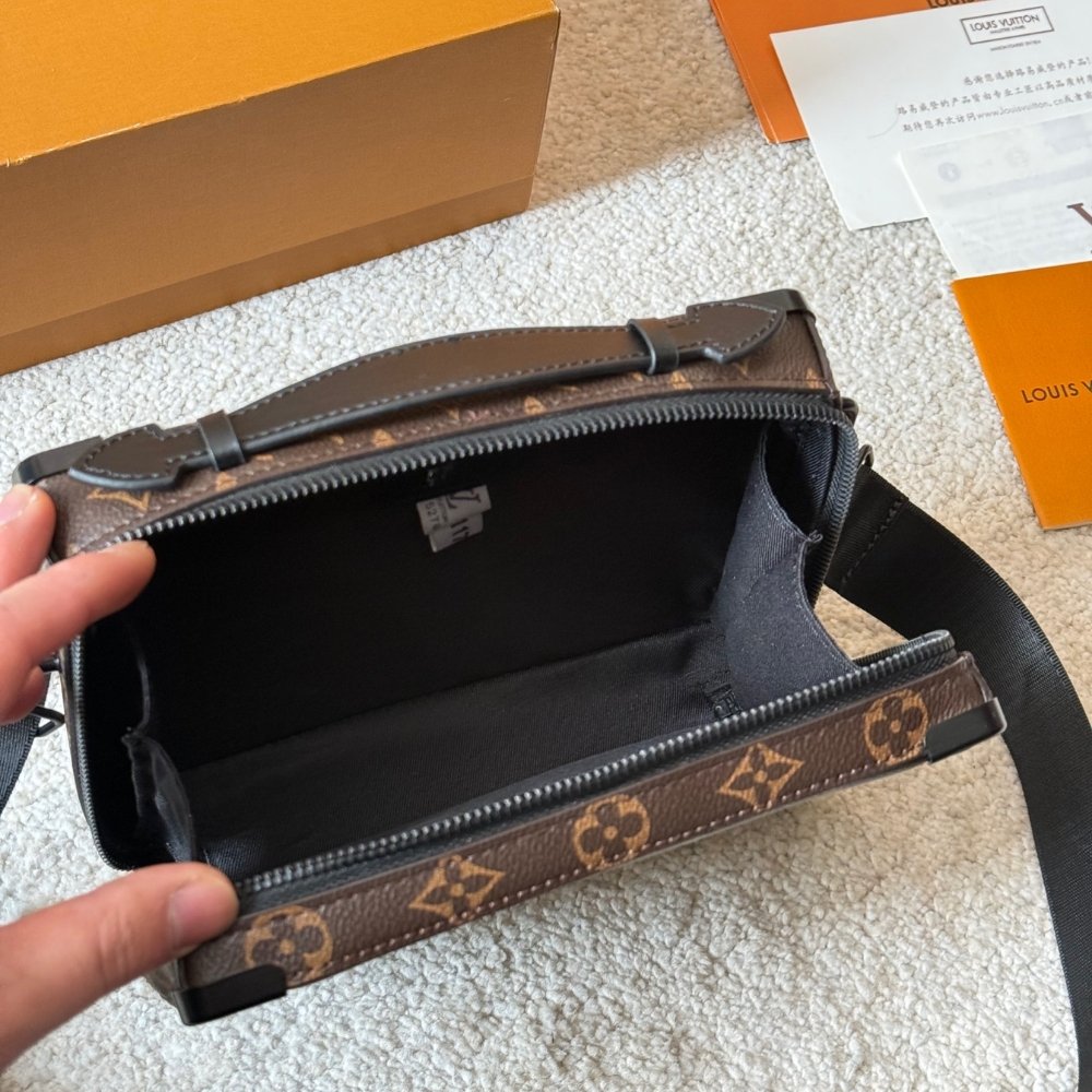 L0vis Vvtt0n Handle Soft Trunk Macassar Monogram Black 21Cm M45935