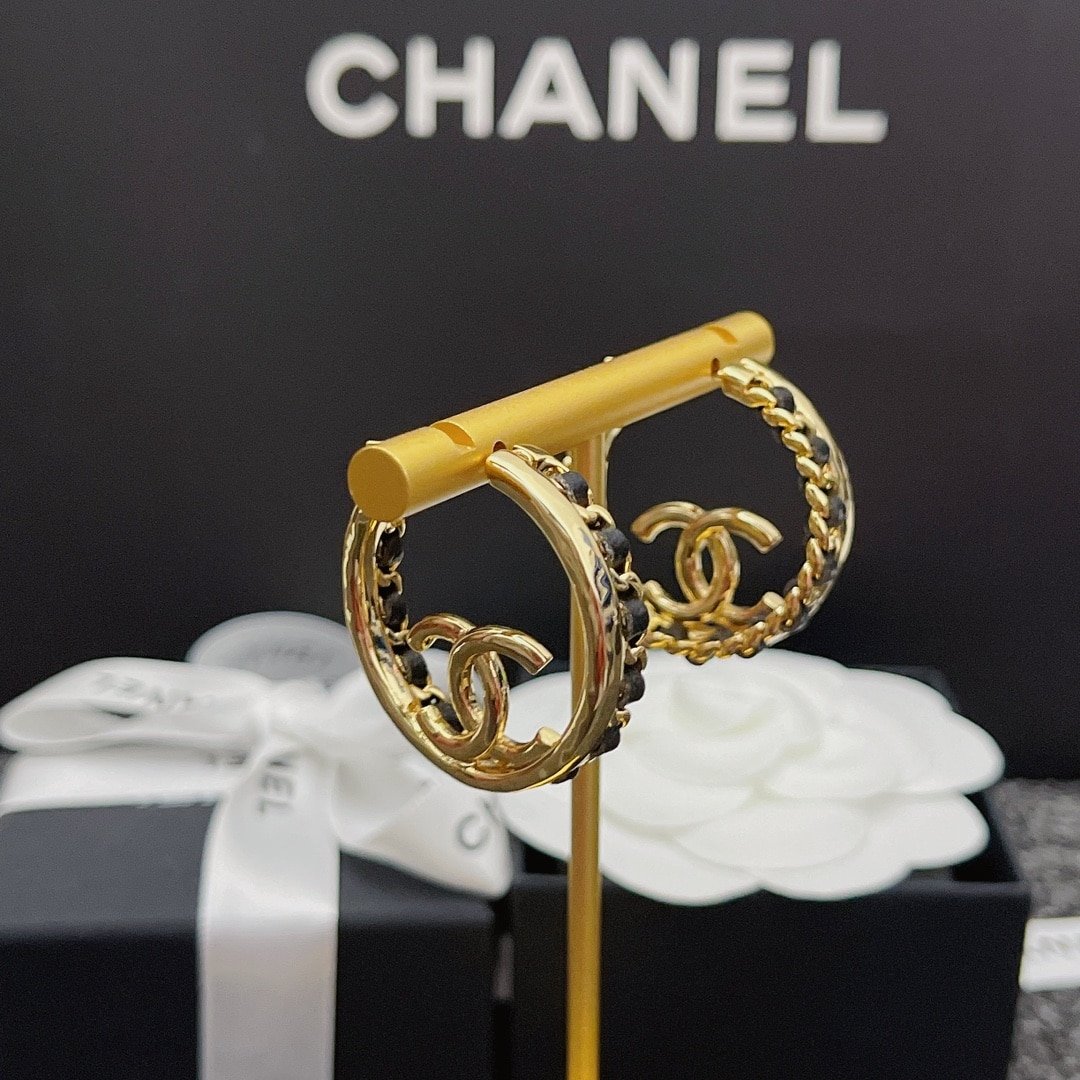 Ch**el Gold Toned Metal With Cc Logo