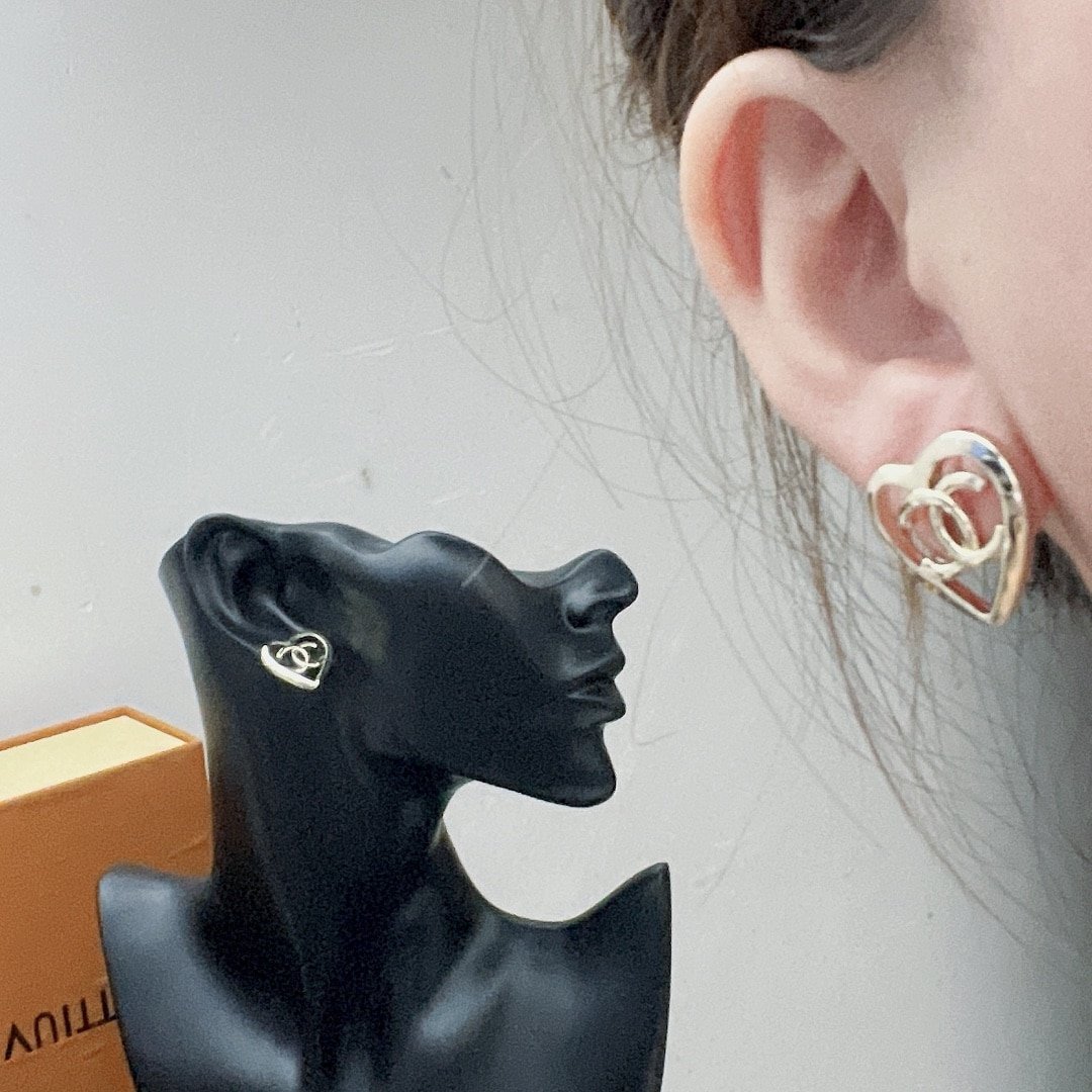 Ch**el Metal Cc Heart Coco In Love Earrings Gold
