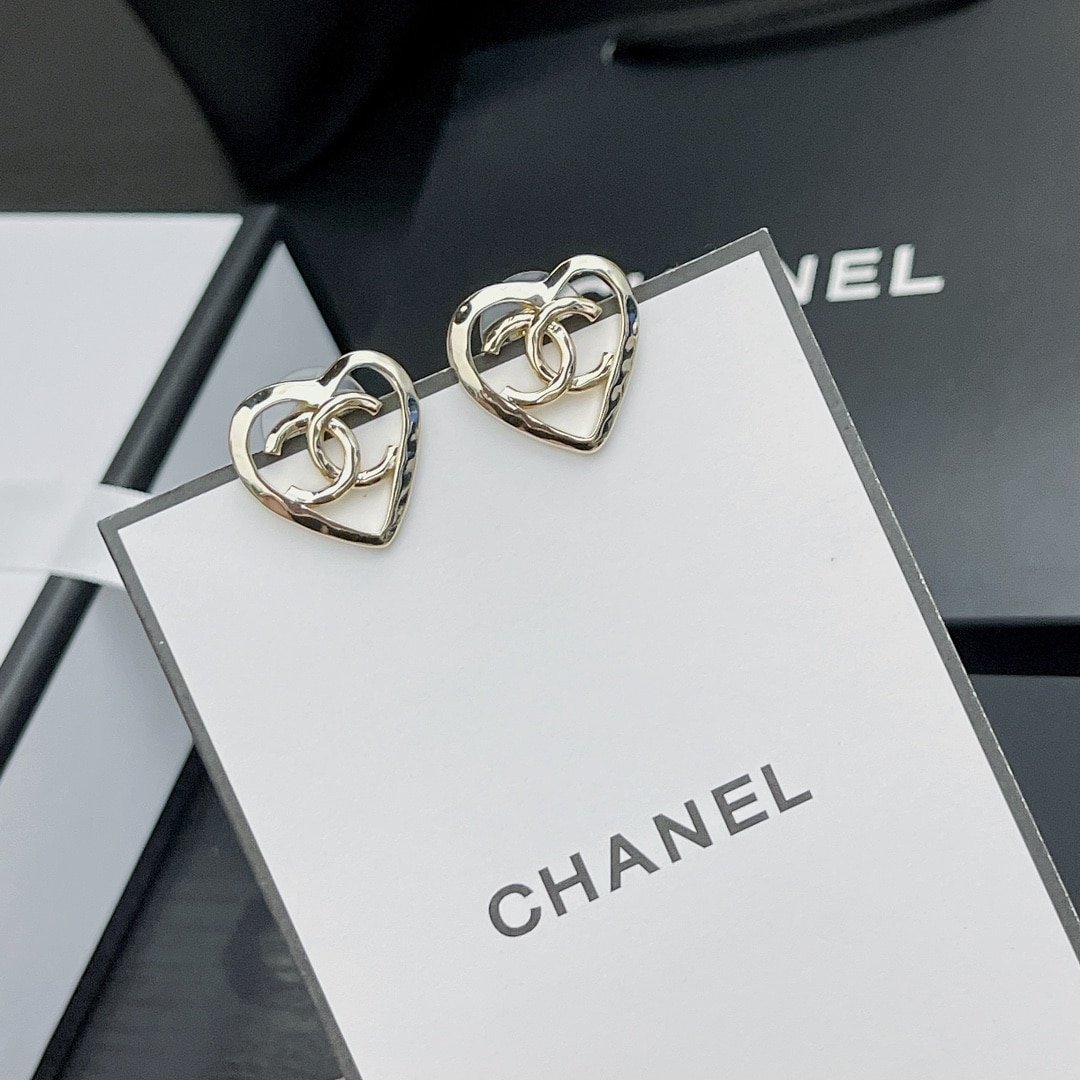 Ch**el Metal Cc Heart Coco In Love Earrings Gold
