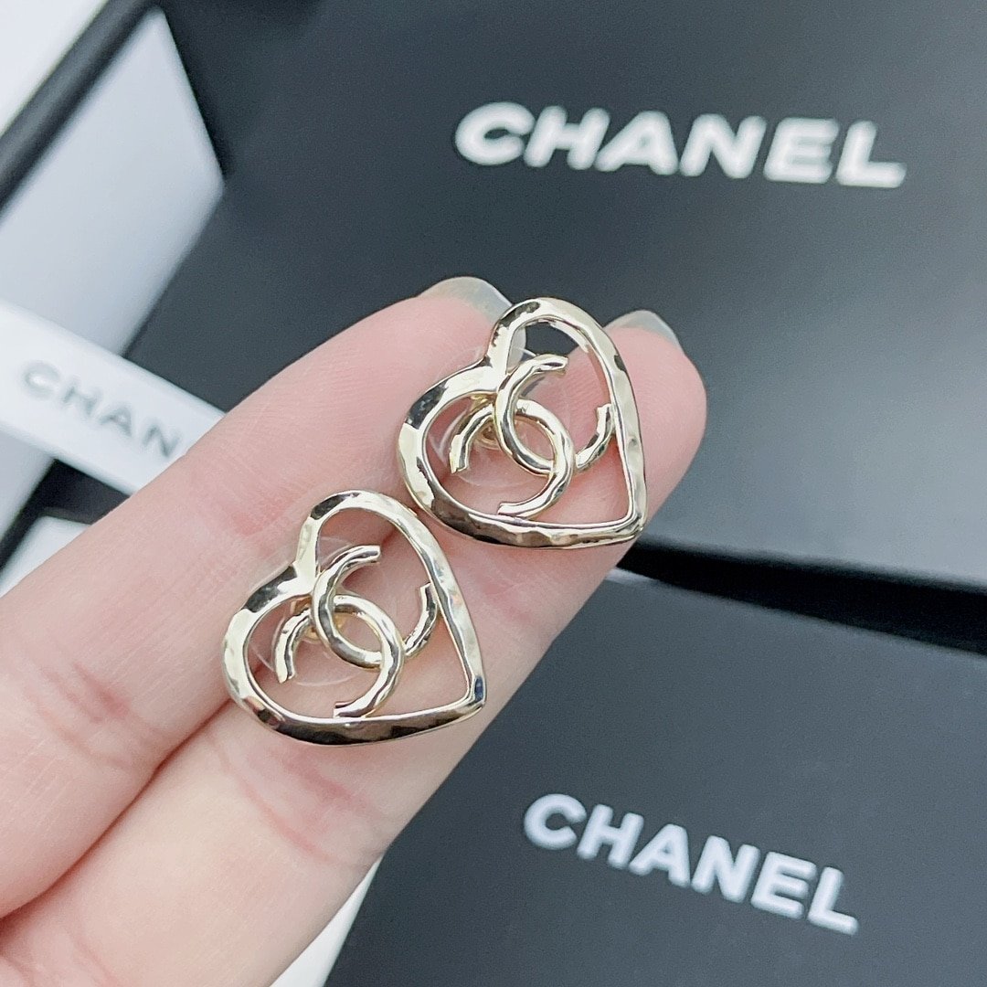 Ch**el Metal Cc Heart Coco In Love Earrings Gold