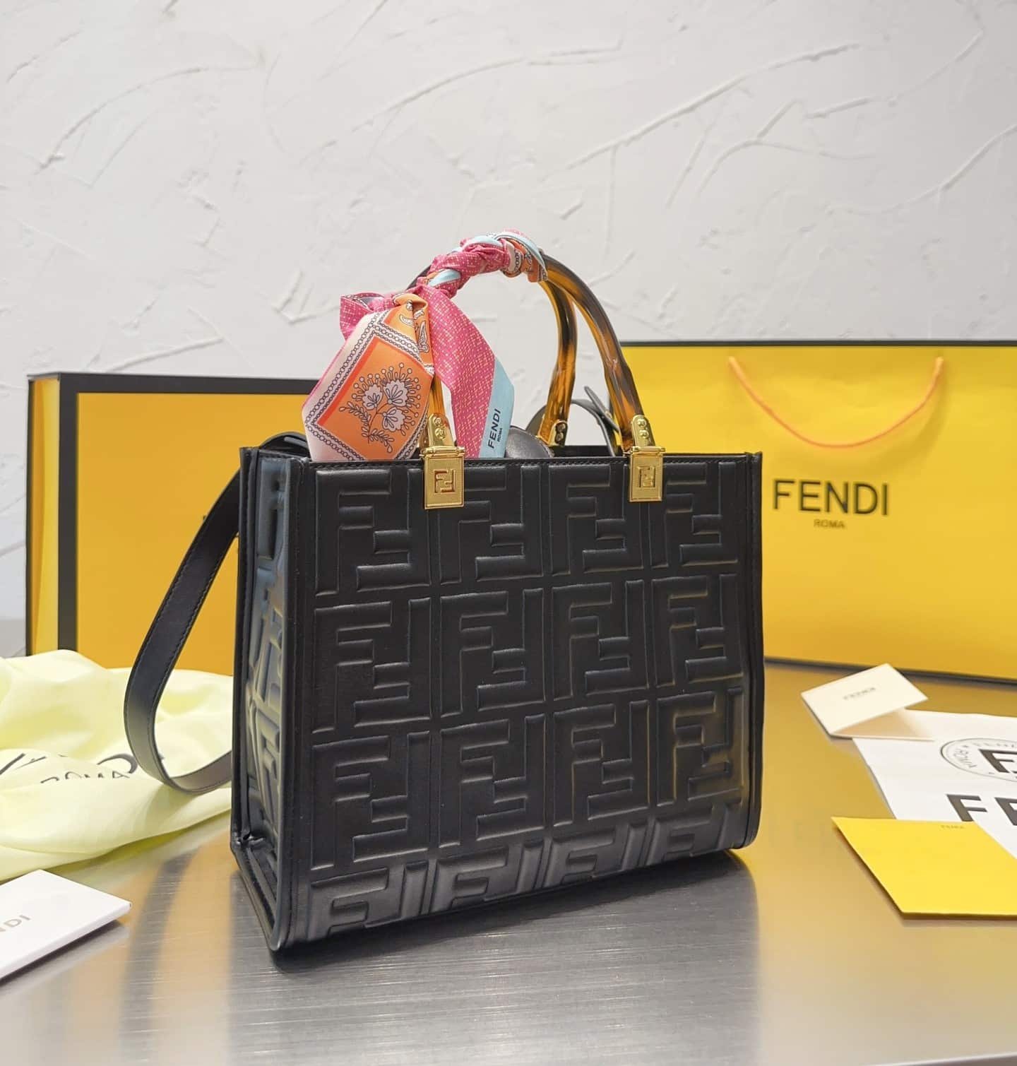 F**di Sunshine Small Black Leather Shopper 25Cm 8Bh394Amcvf0Kur