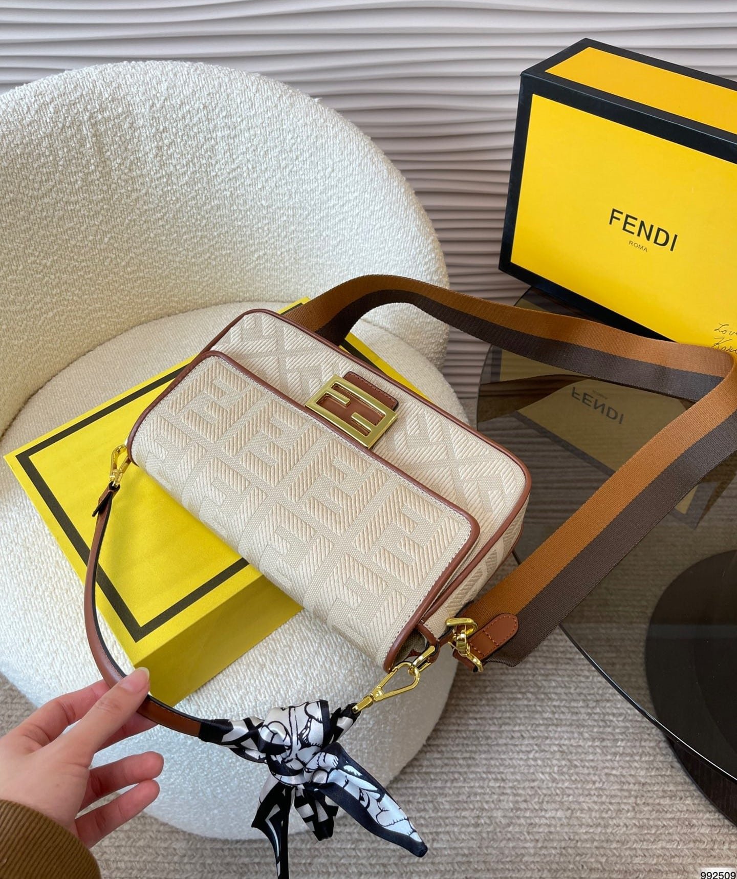 F**di Baguette Natural Straw Bag With Ff Embroidery 26Cm 8Br600Ap4Mf1Lmp
