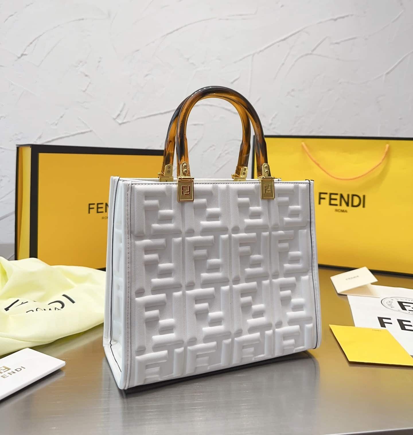 F**di Sunshine Small White Leather Shopper 25Cm 8Bh394Amcvf0Qvl