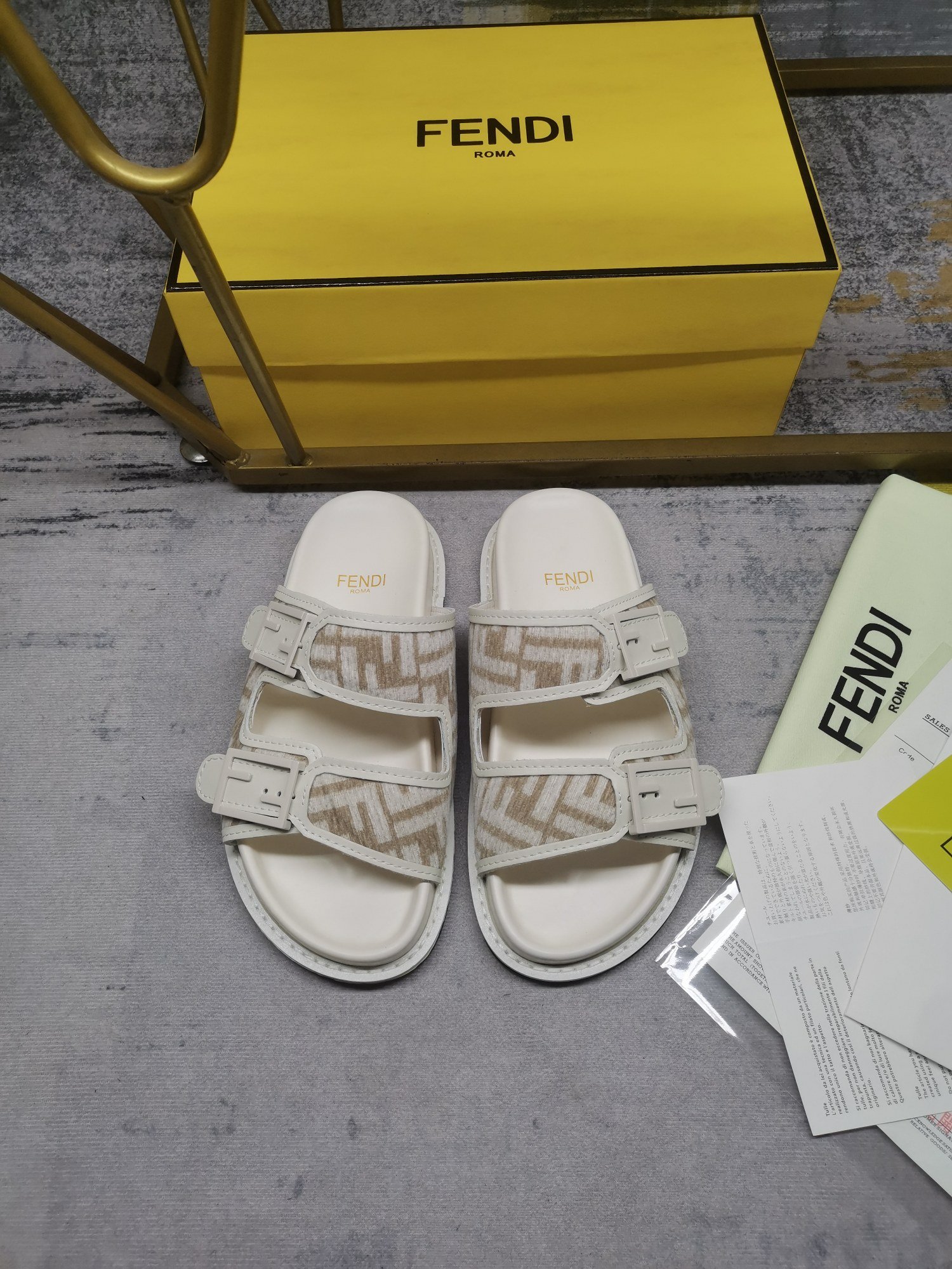 F**di Feel Dove Grey Ff Chenille Slides White