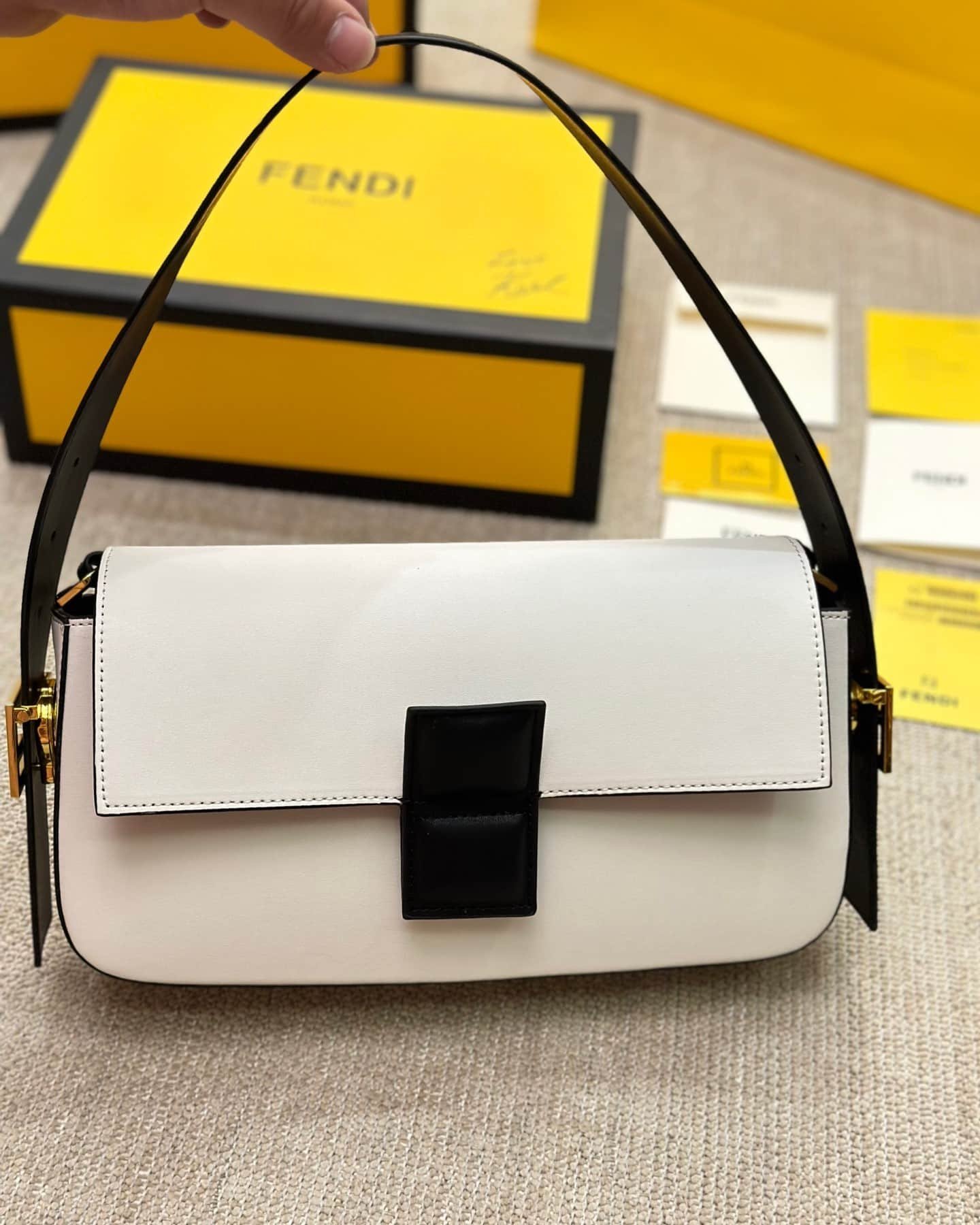 F**di Baguette White And Black Color Block Leather Bag 26Cm 8Br821Apkof1Nz3