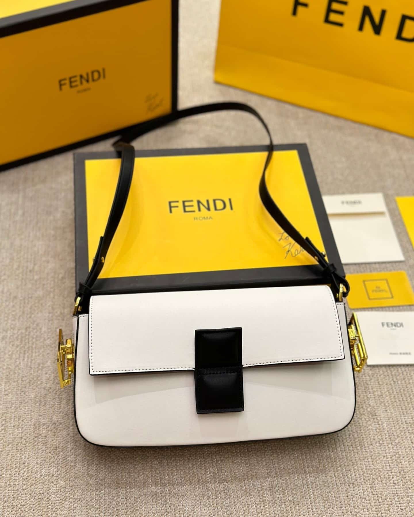 F**di Baguette White And Black Color Block Leather Bag 26Cm 8Br821Apkof1Nz3