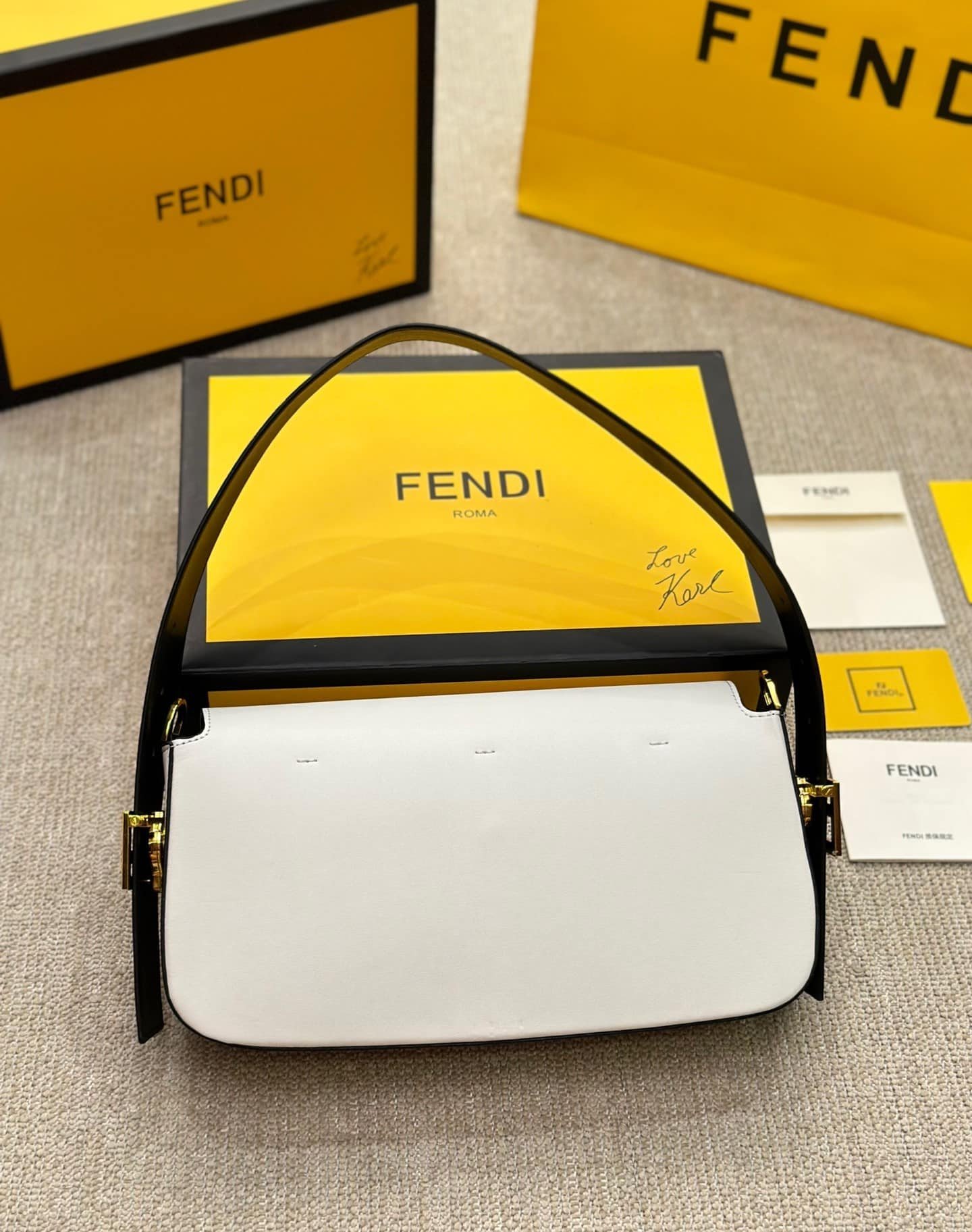 F**di Baguette White And Black Color Block Leather Bag 26Cm 8Br821Apkof1Nz3
