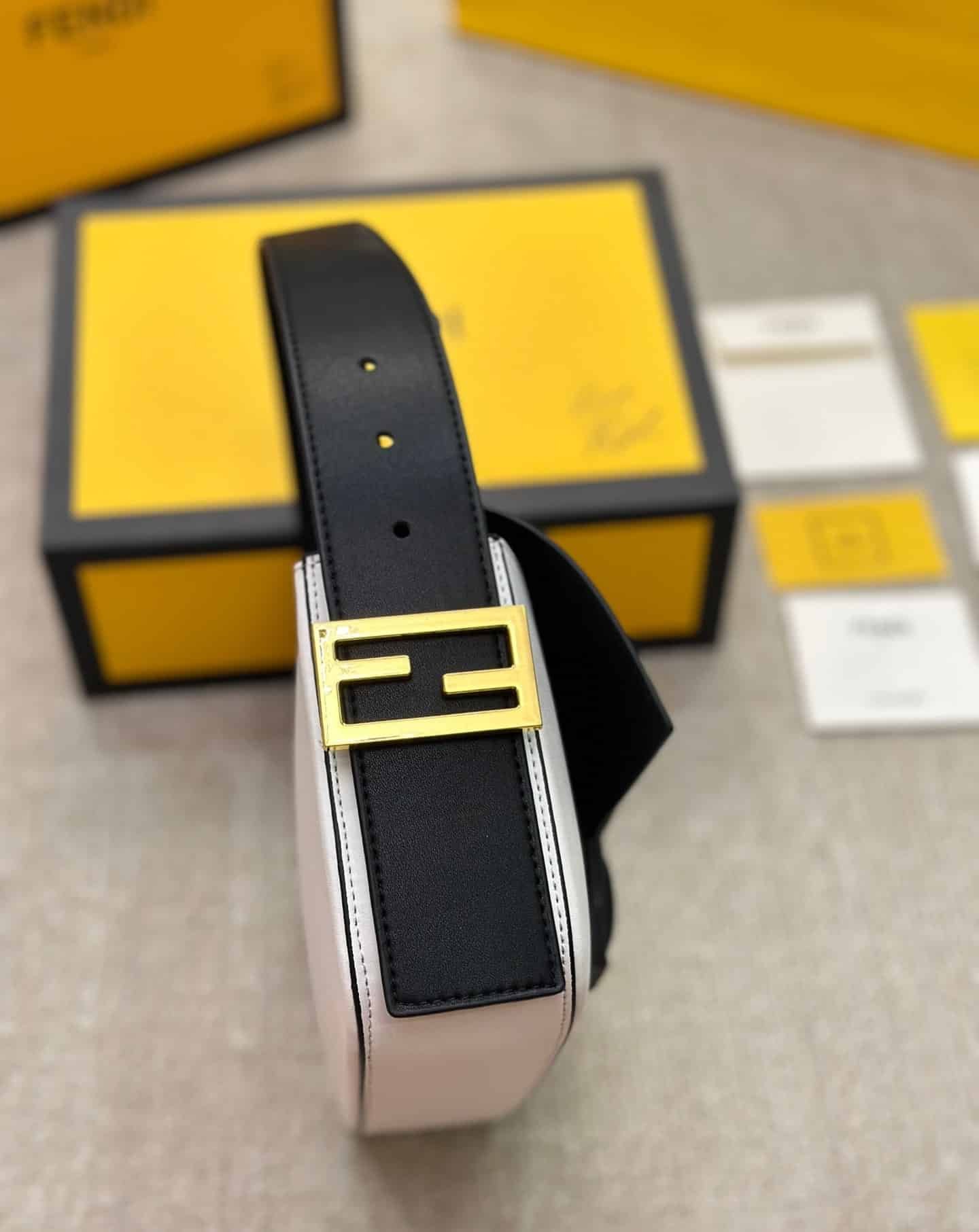 F**di Baguette White And Black Color Block Leather Bag 26Cm 8Br821Apkof1Nz3