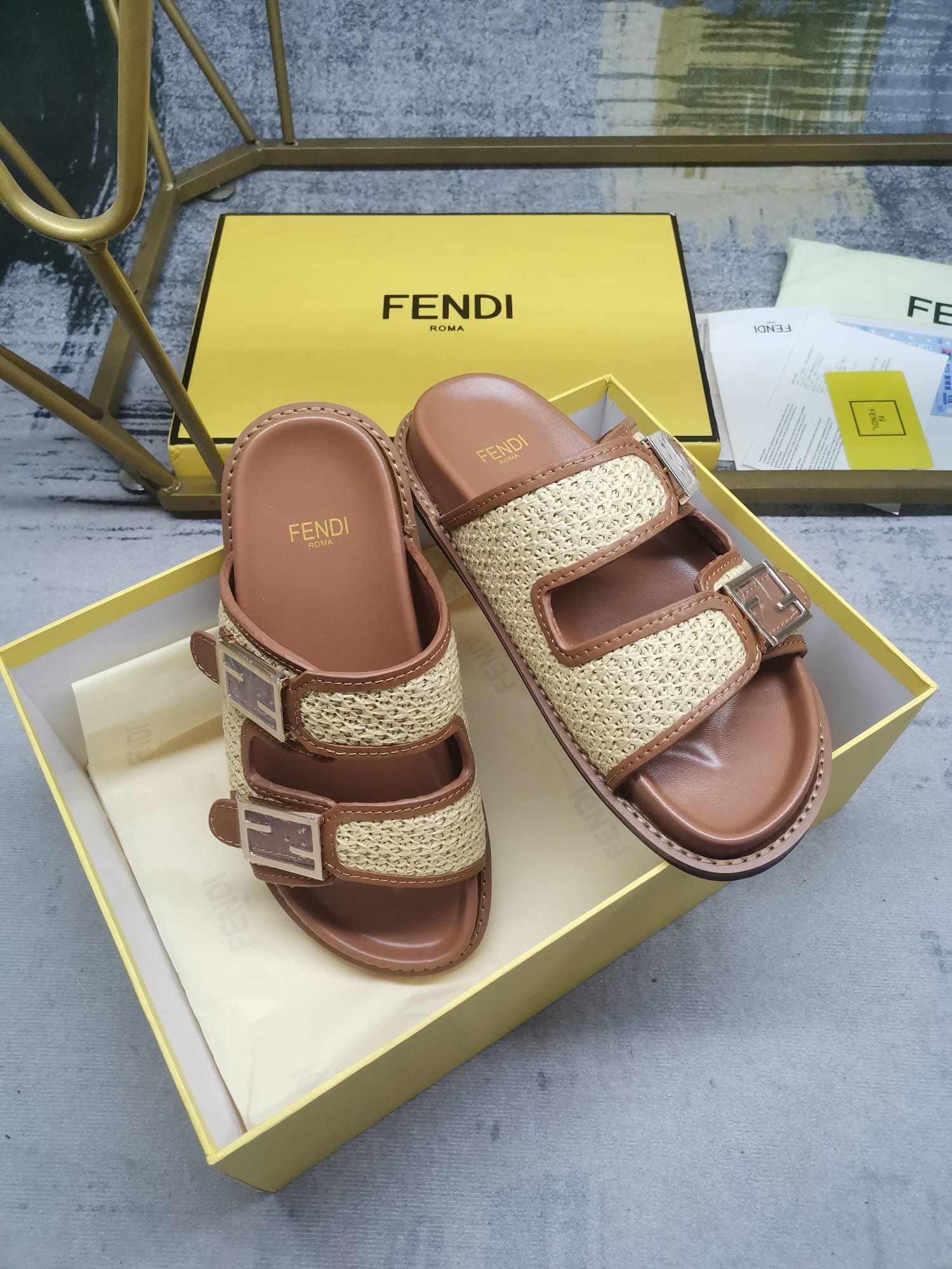 F**di Feel Leather Sandals Brown 8X8326Ao0Df1Lr0