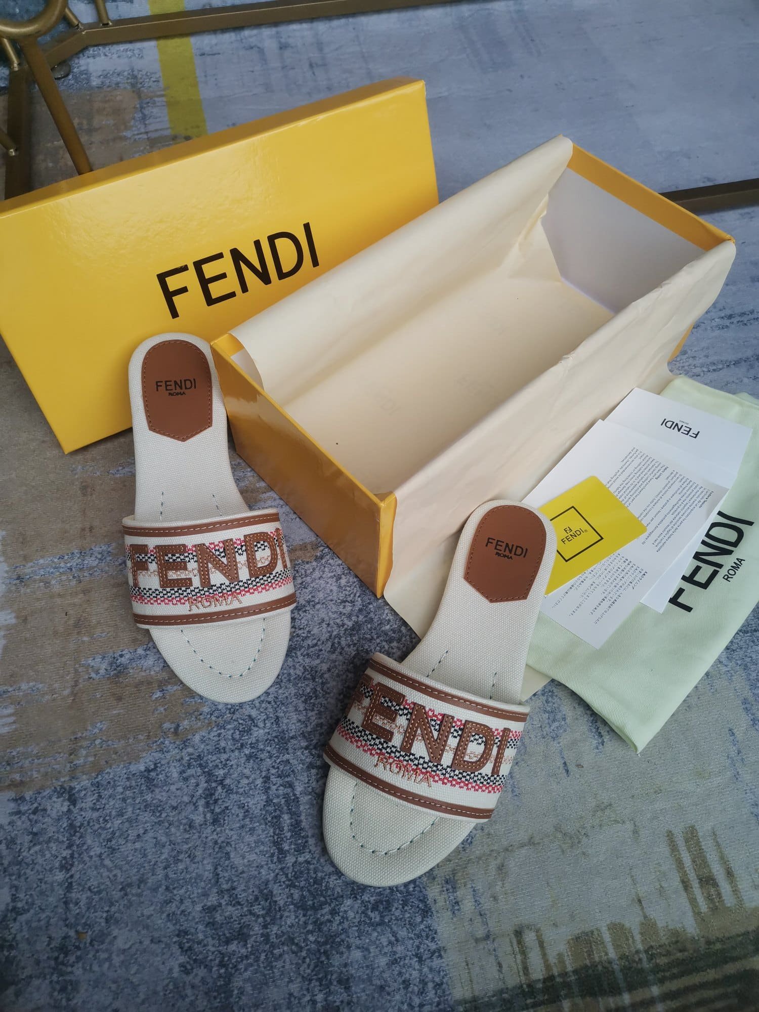 F**di Signature Beige Canvas Slides 8R8092Ao0Xf1Lru