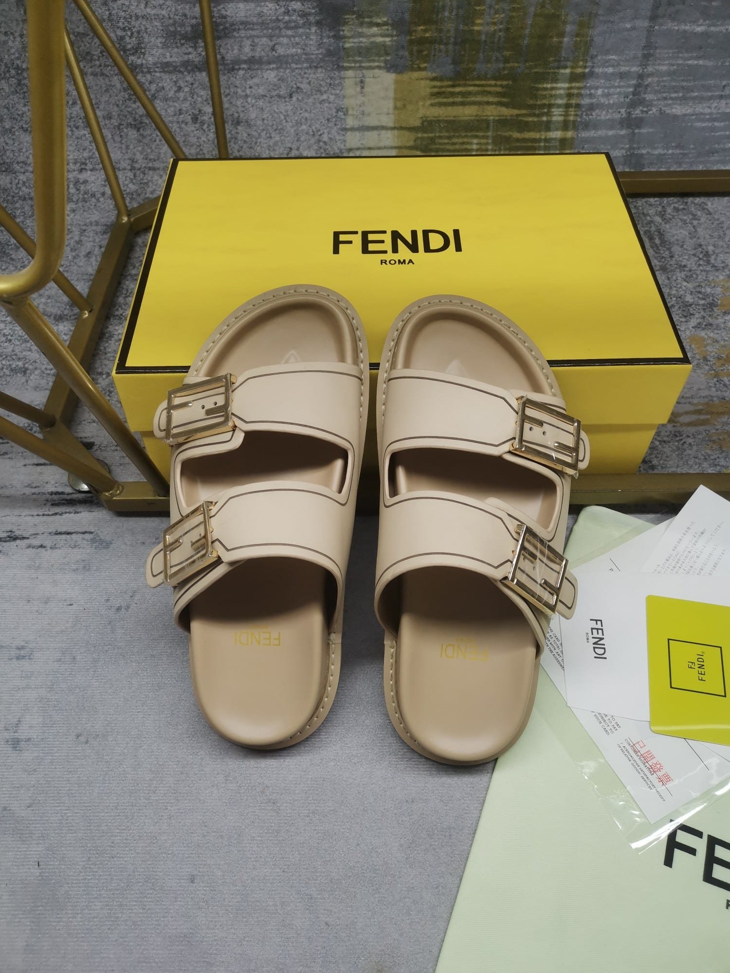 F**di Feel Leather Slides Beige 8X8326Na7F1Kcu