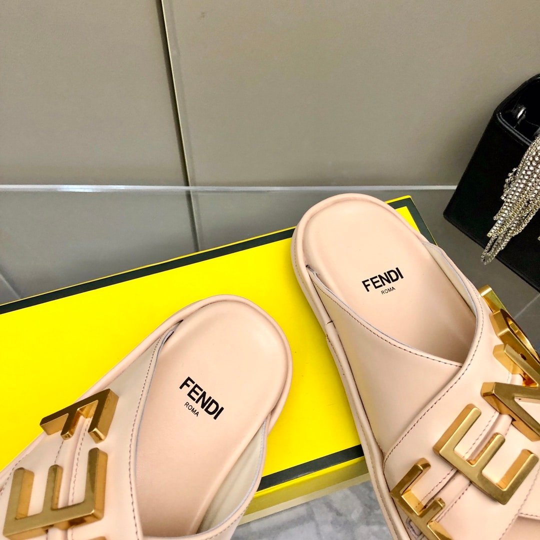 F**di F**digraphy Leather Slides Light Pink