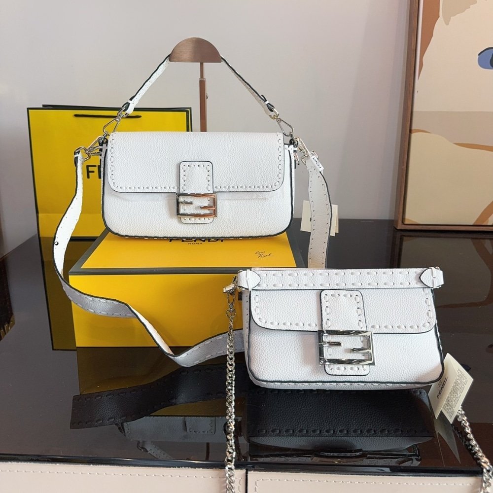 F**di Baguette White 21Cm 8Br600Arbbf1Jbp