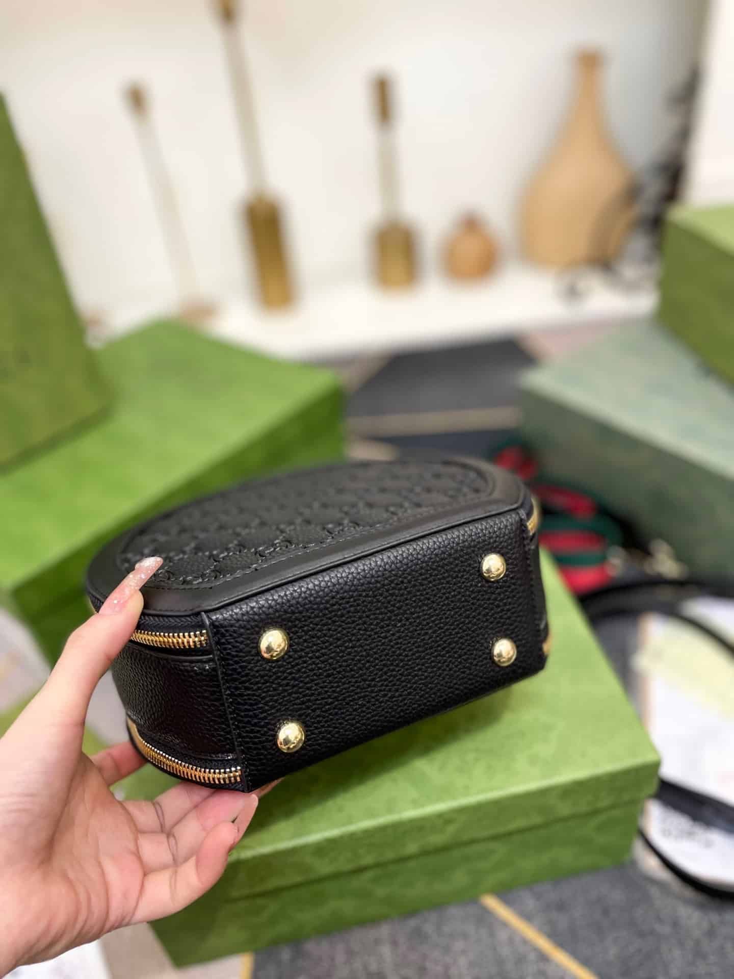 Gvc*1 Ophidian Round Bag Black 20Cm