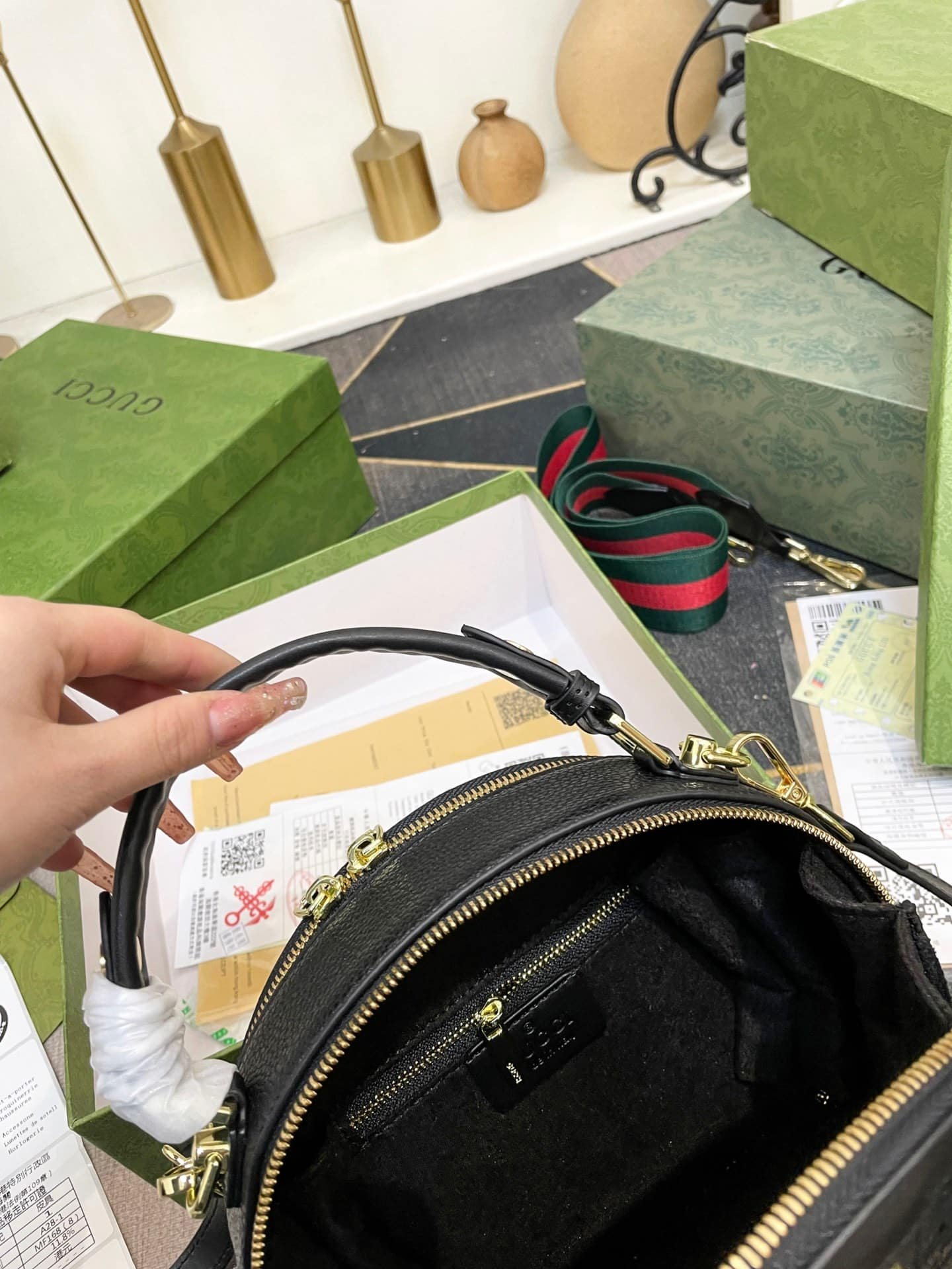 Gvc*1 Ophidian Round Bag Black 20Cm