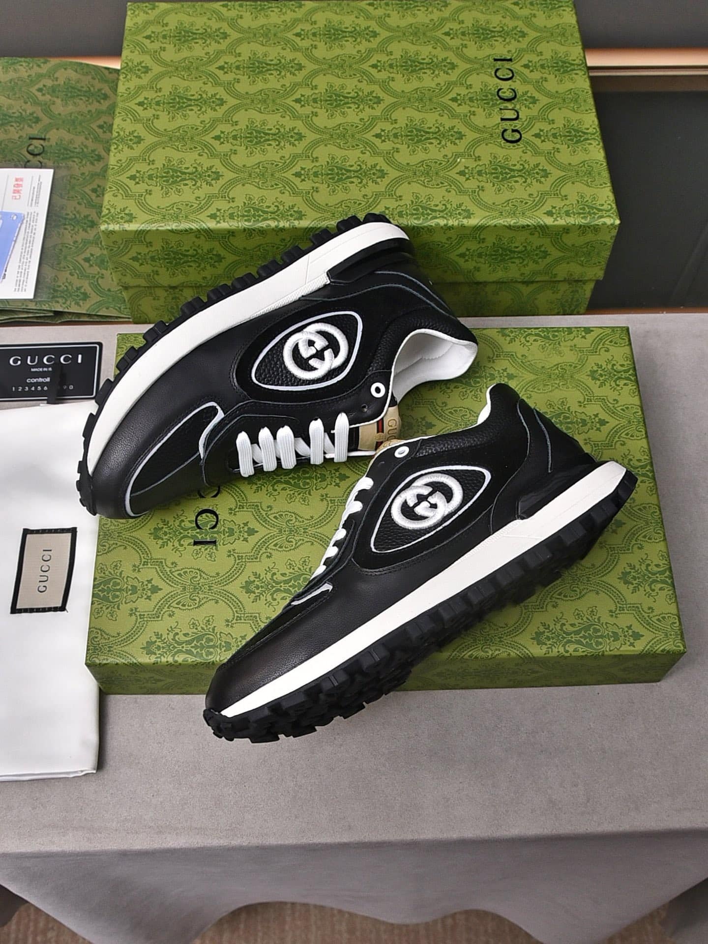Gvc*1 Double G Men’S Run Sneaker Black