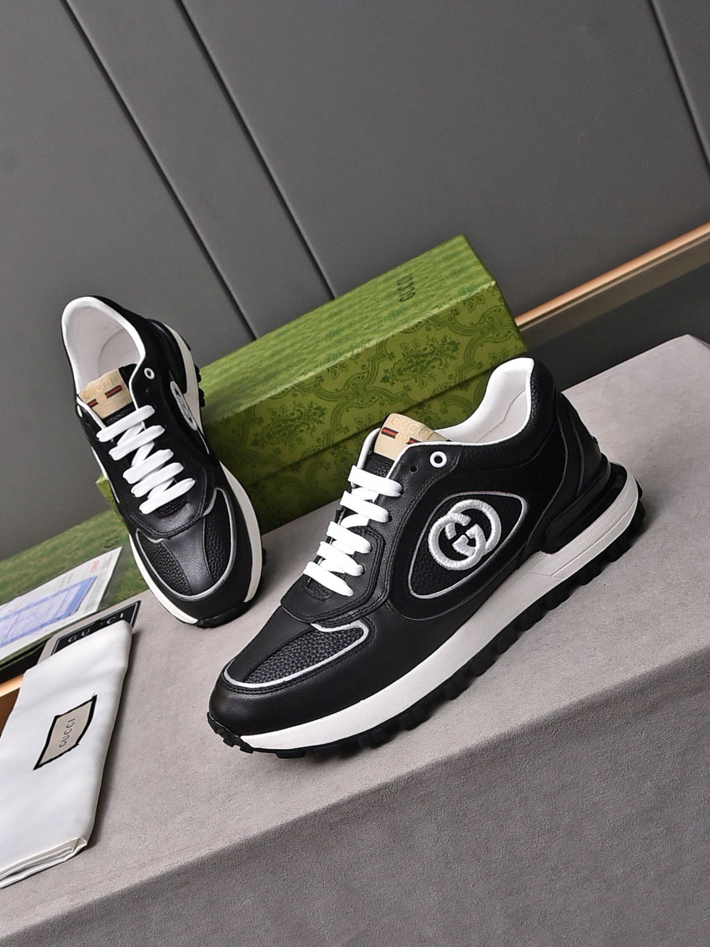 Gvc*1 Double G Men’S Run Sneaker Black
