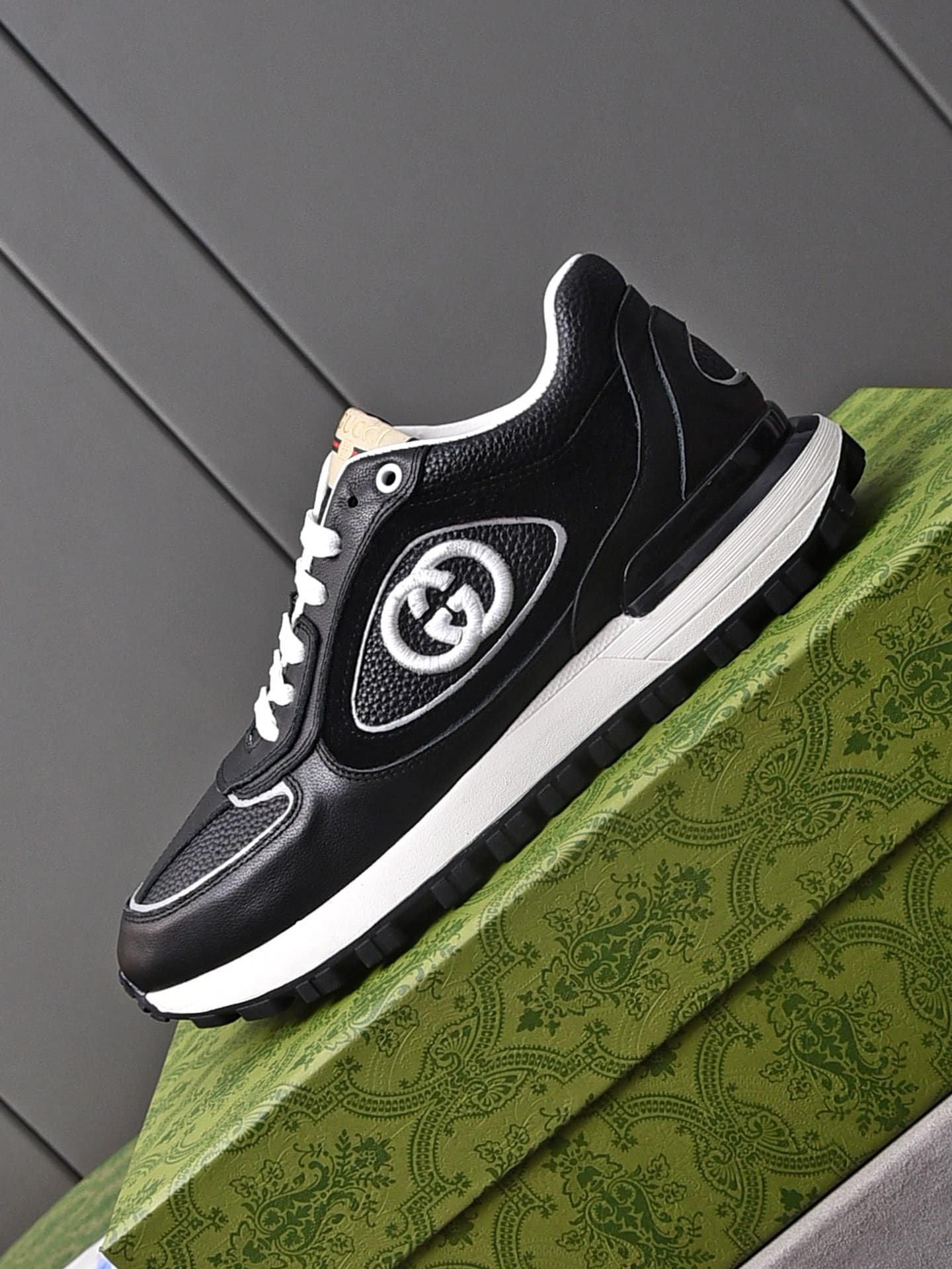 Gvc*1 Double G Men’S Run Sneaker Black