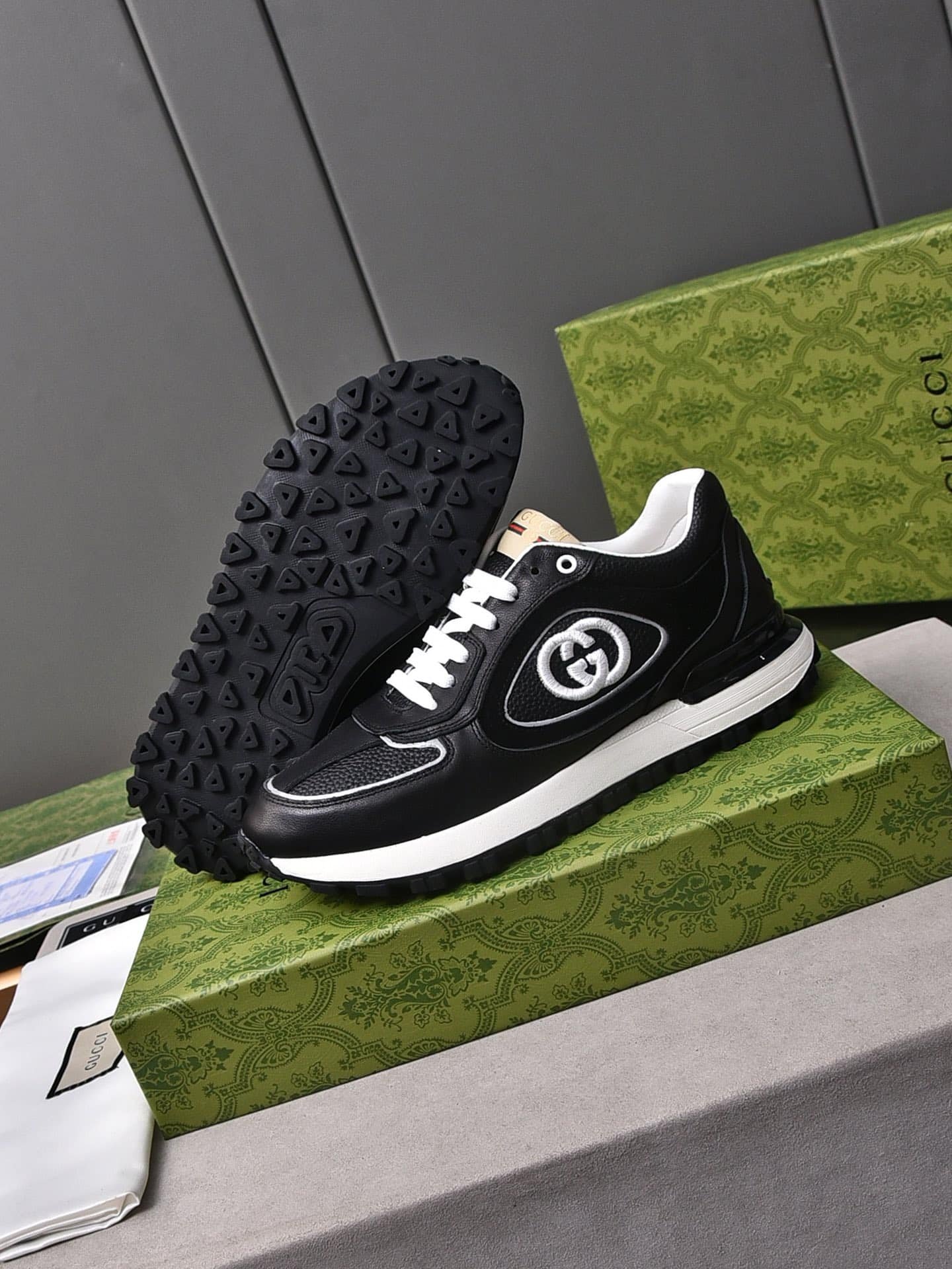 Gvc*1 Double G Men’S Run Sneaker Black