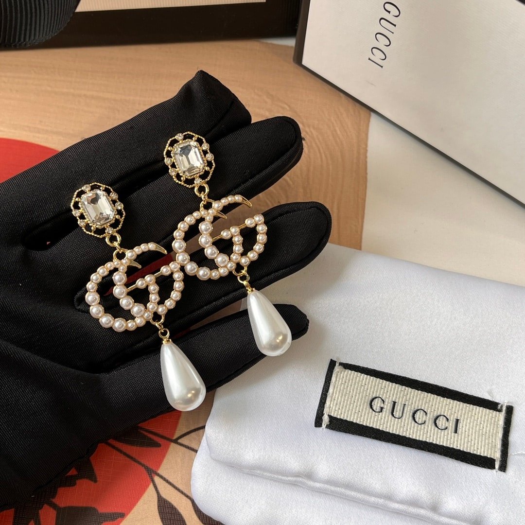 Gvc*1 Pearl Gg Drop Earings In Gold