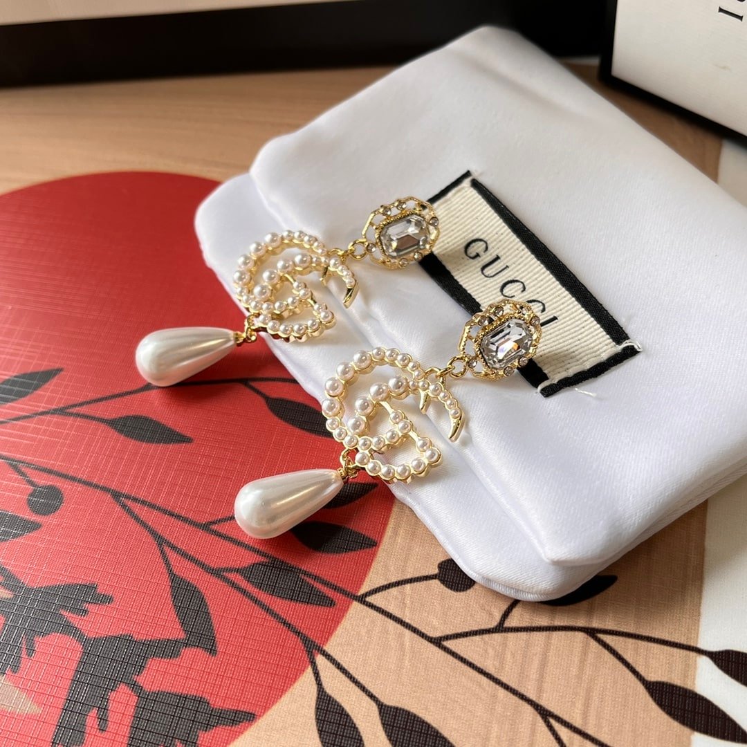 Gvc*1 Pearl Gg Drop Earings In Gold