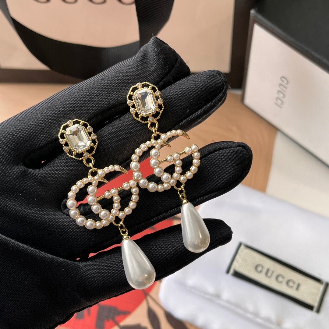 Gvc*1 Pearl Gg Drop Earings In Gold