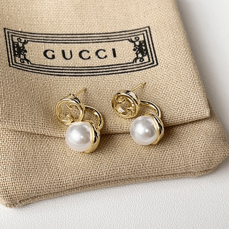 Gvc*1 Blondie Resin Pearl Earrings In Yellow Gold Tone Metal 797497 Jcf27 8062