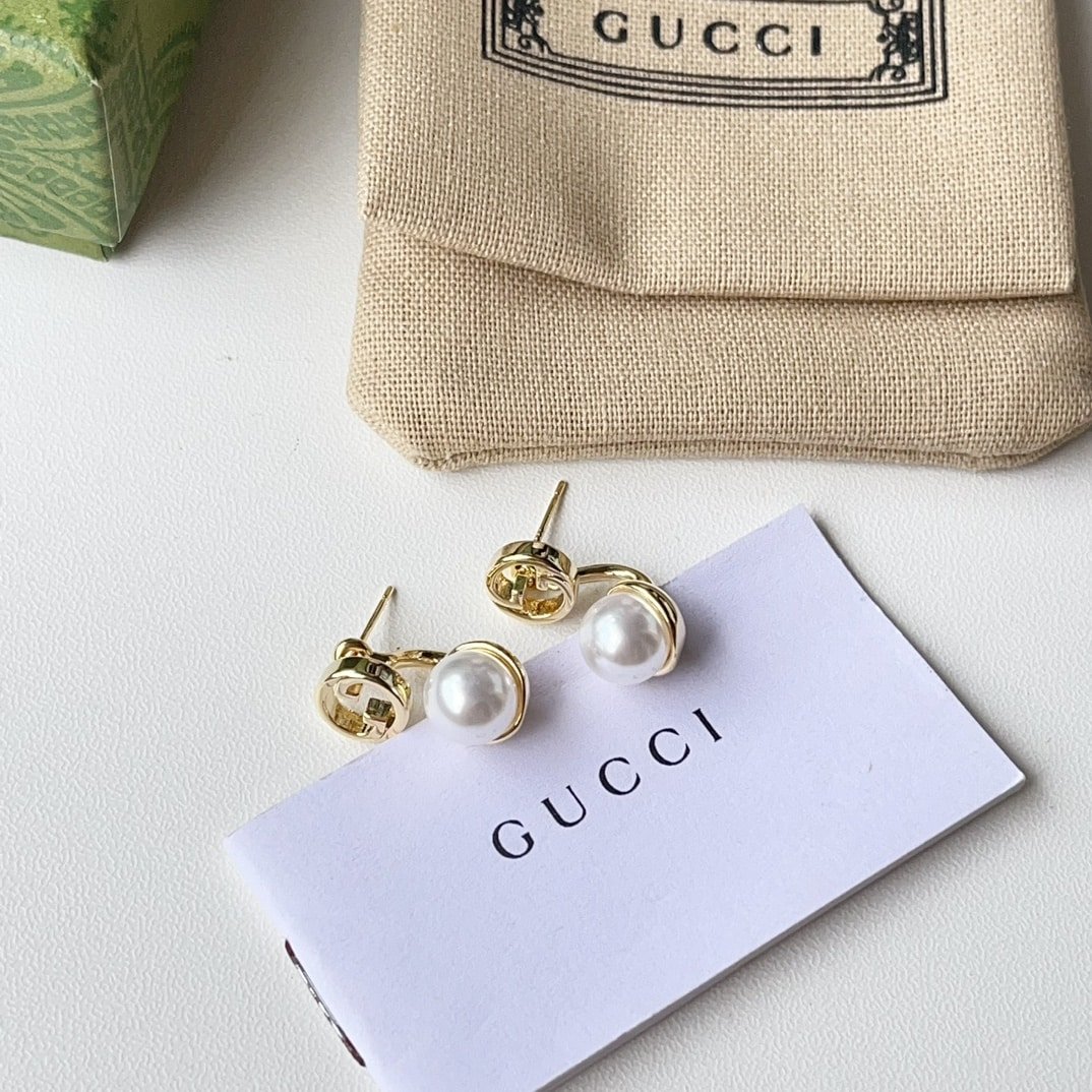 Gvc*1 Blondie Resin Pearl Earrings In Yellow Gold Tone Metal 797497 Jcf27 8062