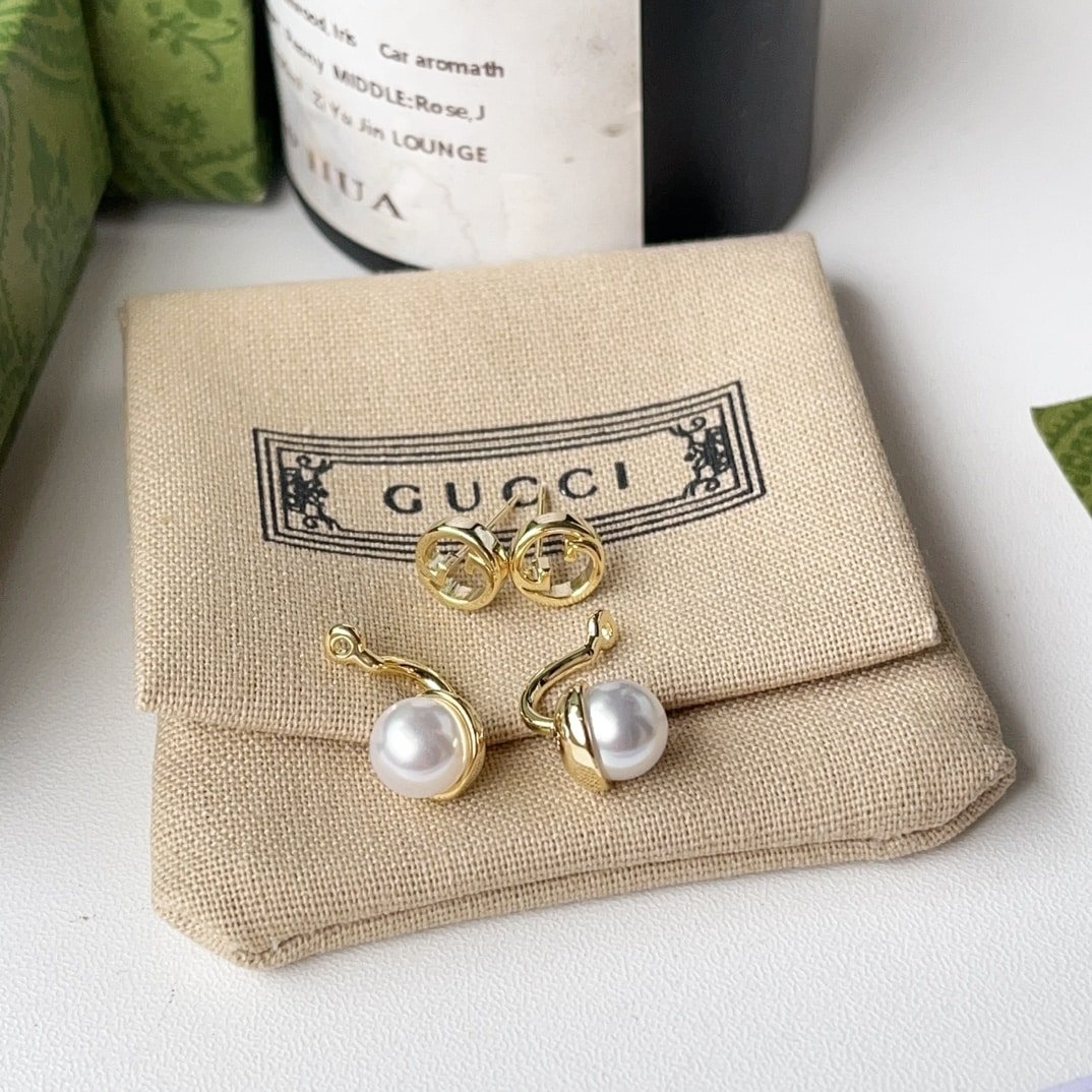 Gvc*1 Blondie Resin Pearl Earrings In Yellow Gold Tone Metal 797497 Jcf27 8062