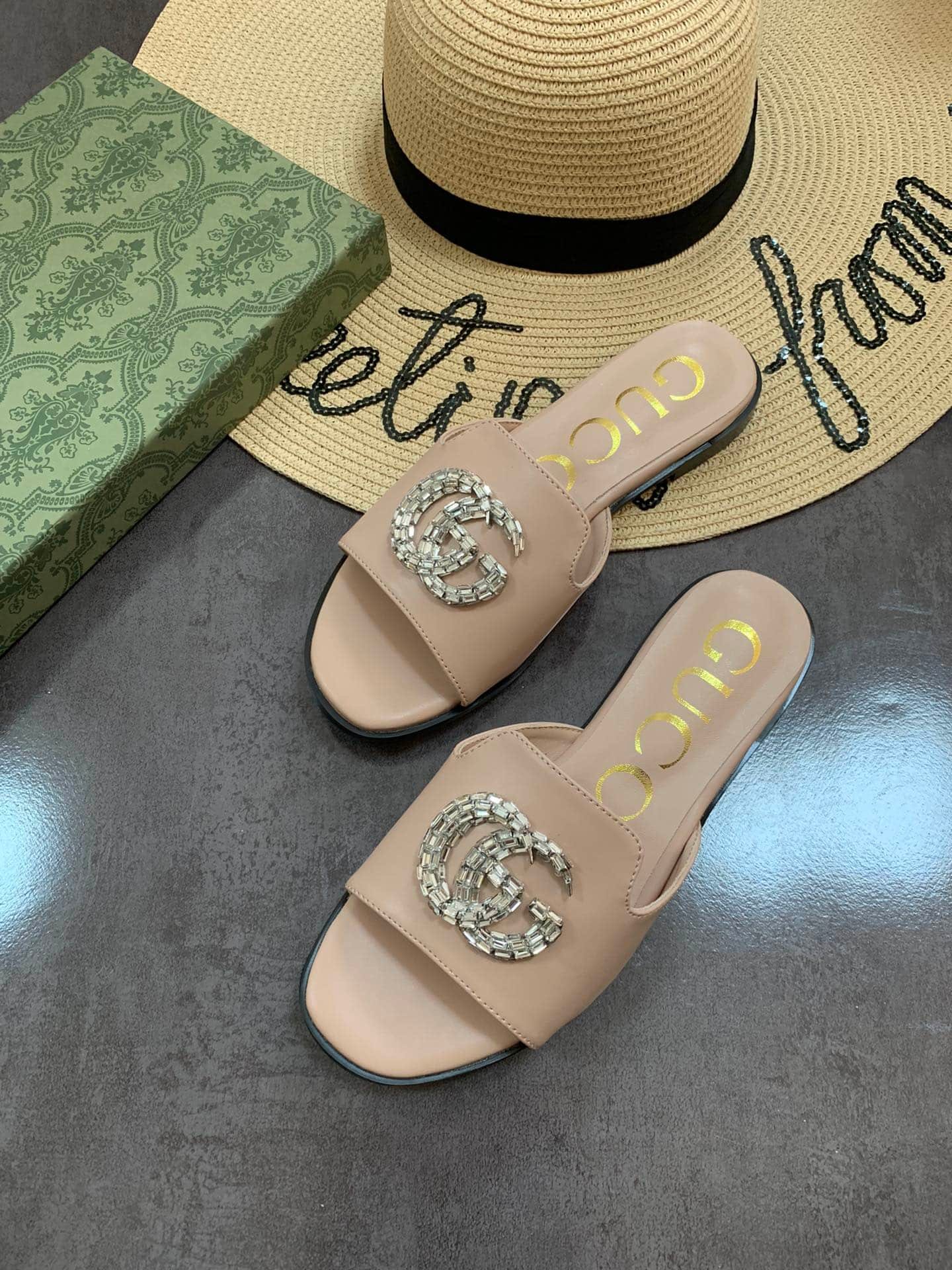 Gvc*1 Double G Slippers Leather Beaded In Beige