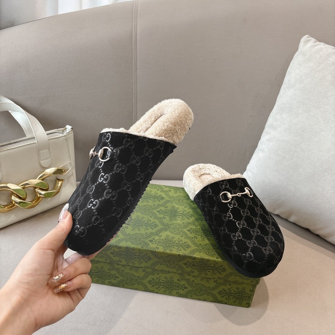 Gvc*1 Women’s Mule With Horsebit Gg Suede In Black