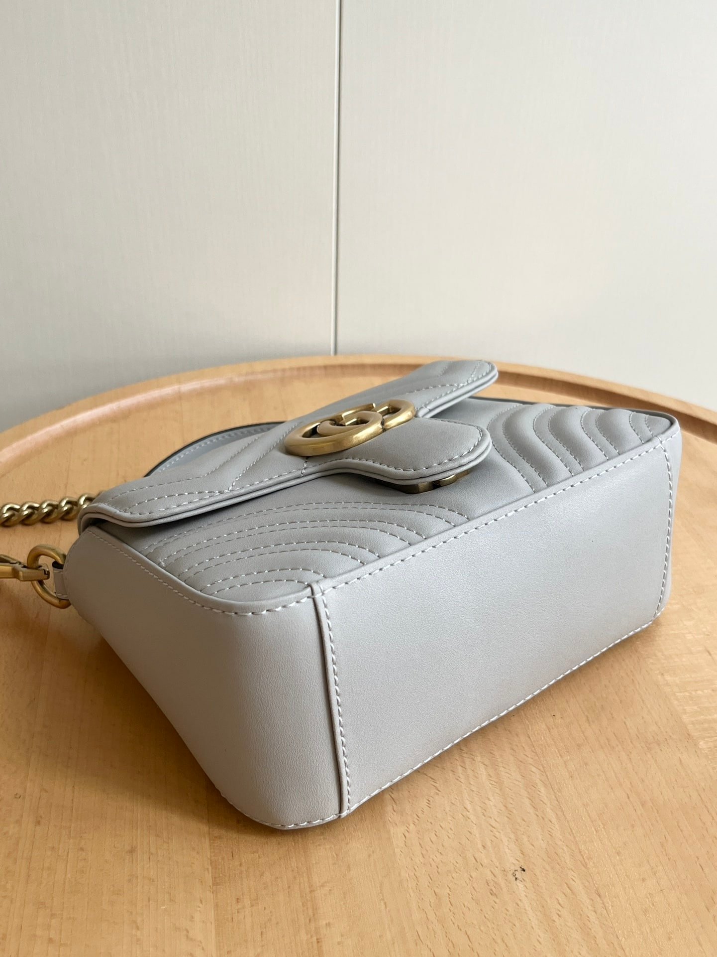 Gvc*1 Gg Marmont Matelassé Chevron Leather Mini Top Handle Bag Light Grey 21Cm 547260 Aabzc 1712