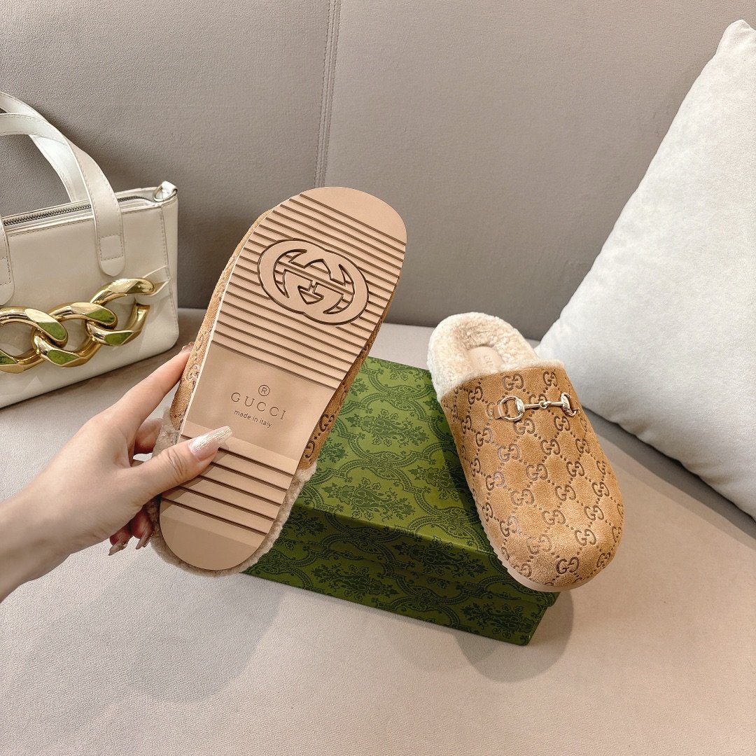 Gvc*1 Women Mule With Horsebit Gg Suede In Beige 798740 Aaduy 9556