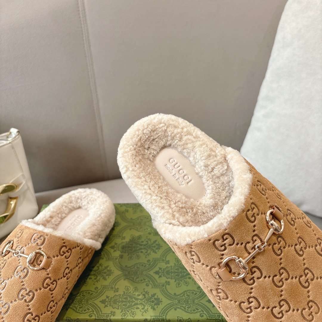 Gvc*1 Women Mule With Horsebit Gg Suede In Beige 798740 Aaduy 9556