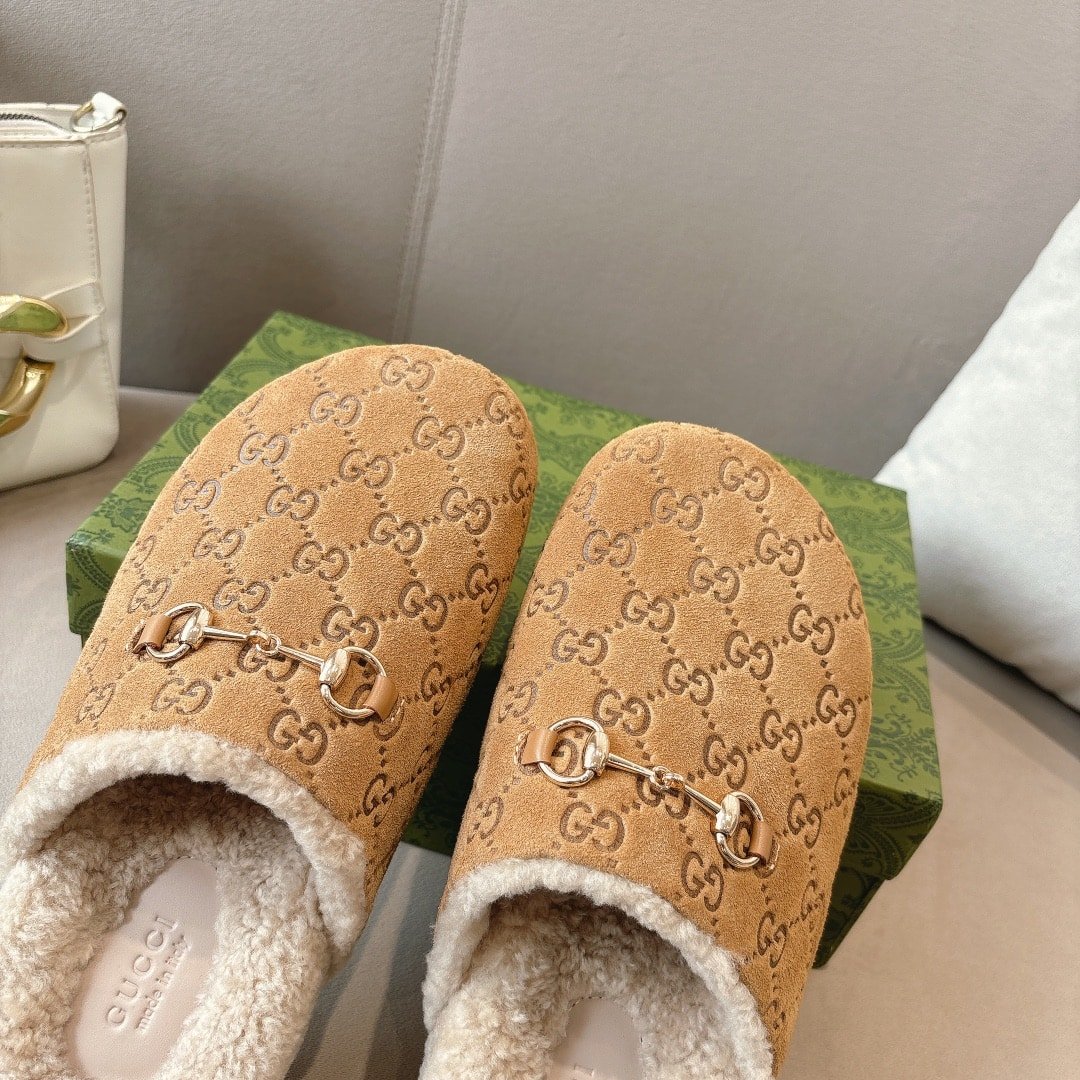 Gvc*1 Women Mule With Horsebit Gg Suede In Beige 798740 Aaduy 9556