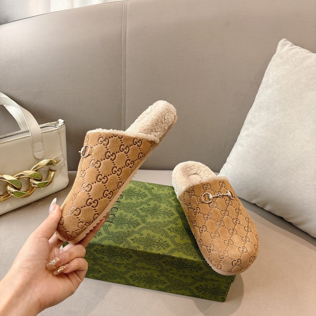 Gvc*1 Women Mule With Horsebit Gg Suede In Beige 798740 Aaduy 9556