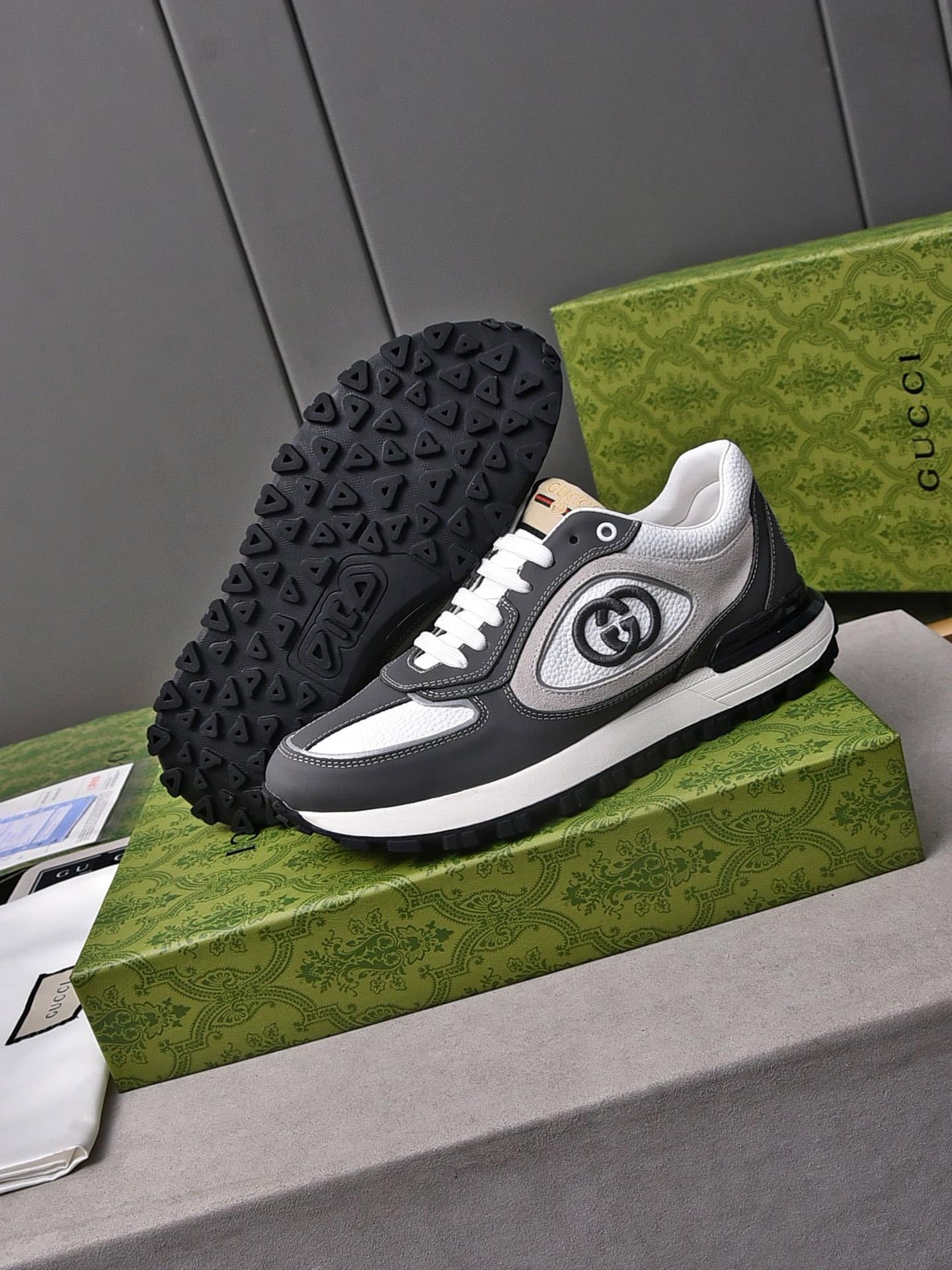 Gvc*1 Double G Men’S Run Sneaker Gray