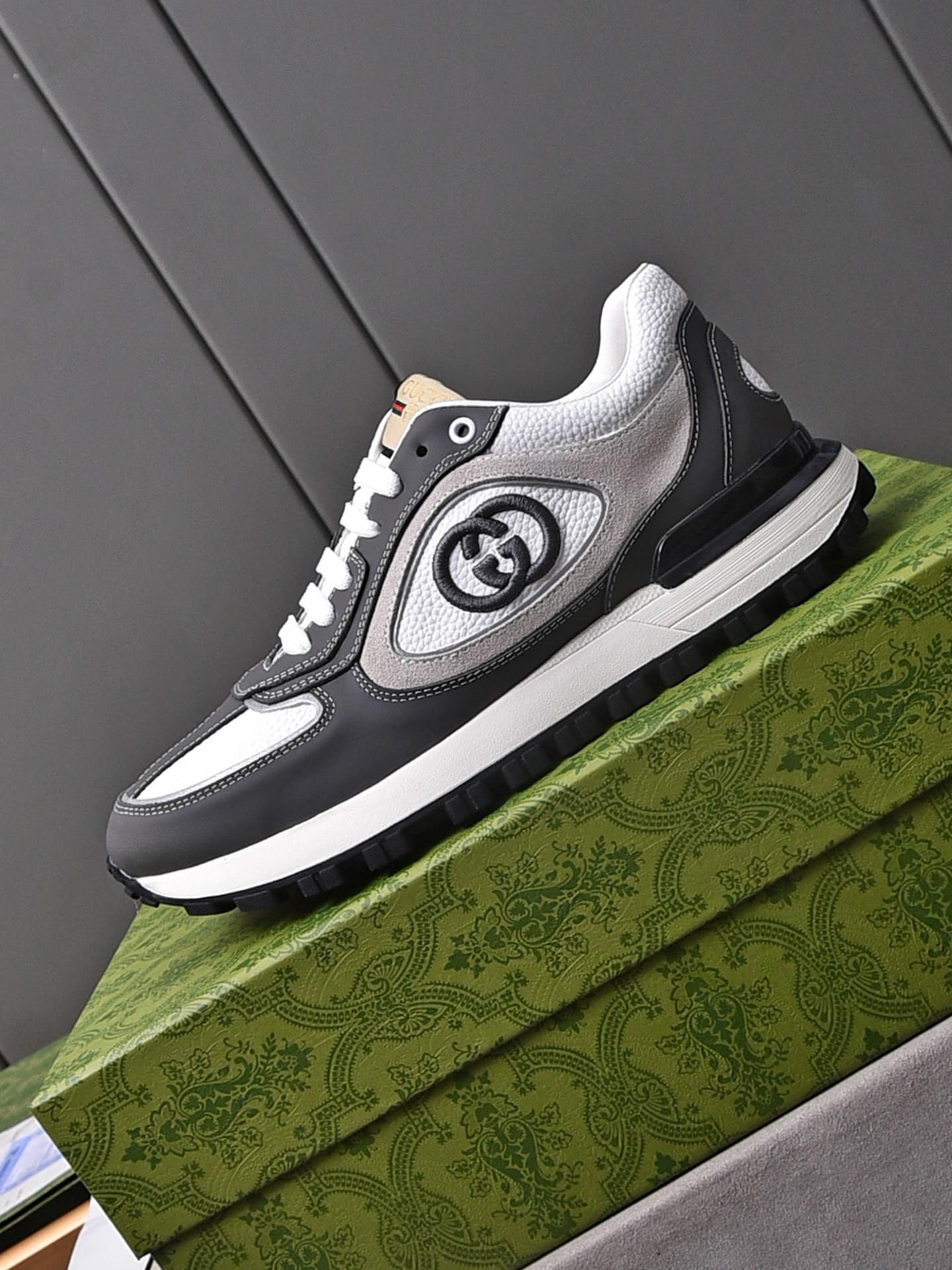 Gvc*1 Double G Men’S Run Sneaker Gray