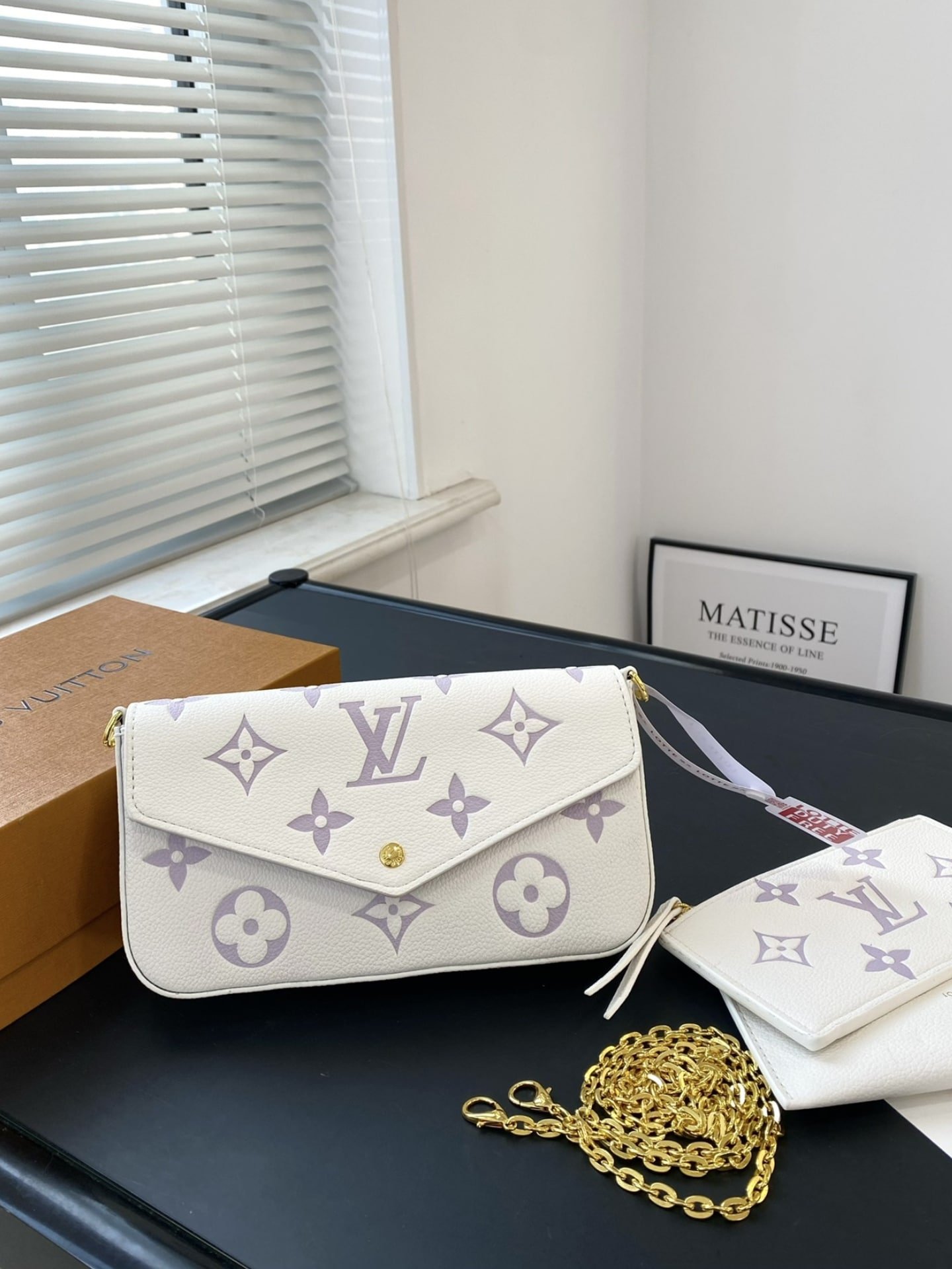 L0vis Vvtt0n Pochette Felicie Bag In Latte And Bubble Tea 22Cm