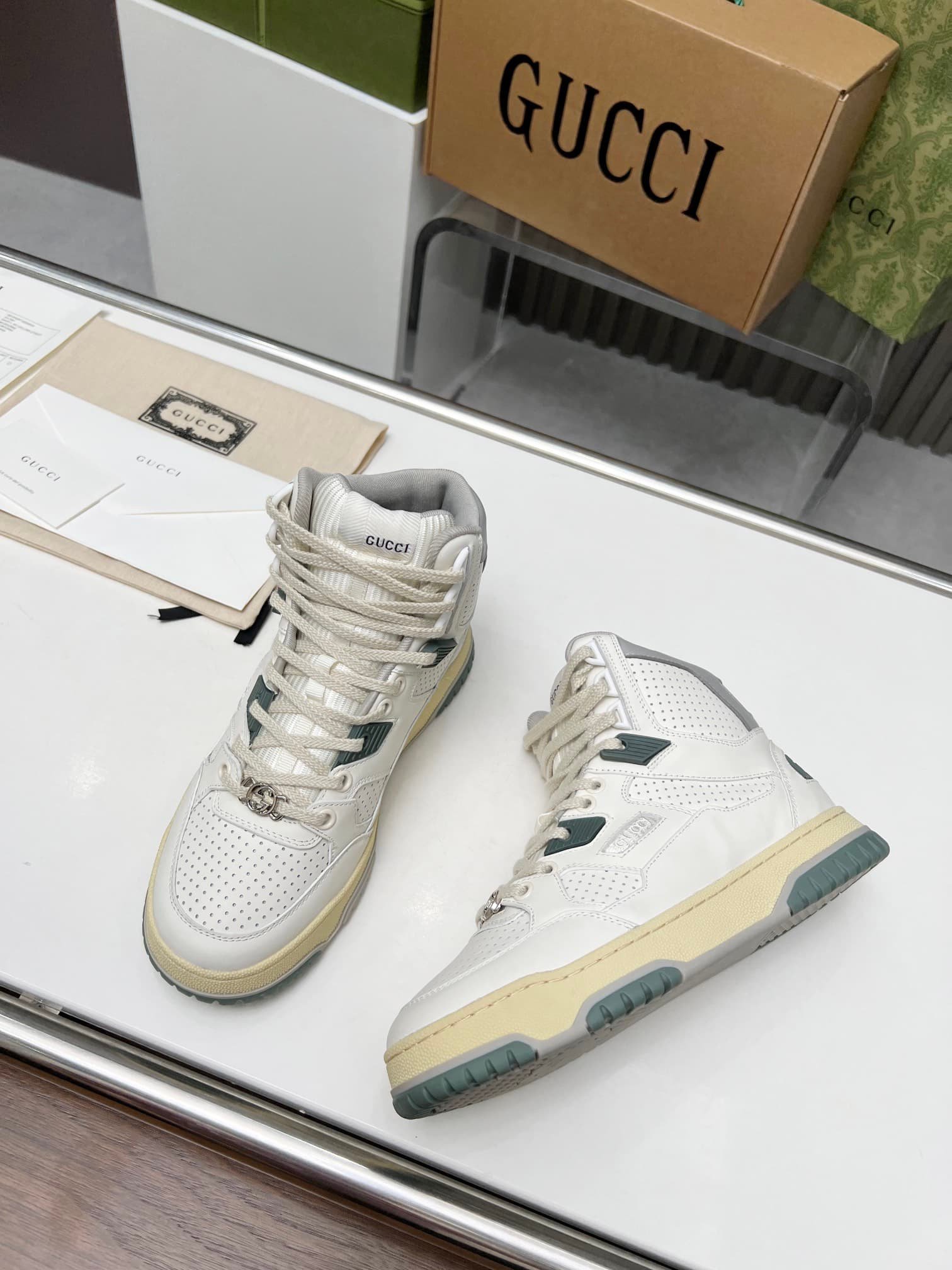 Gvc*1 Women’S High Top Distressed Effect Sneaker White 765437 Aacv6 9161