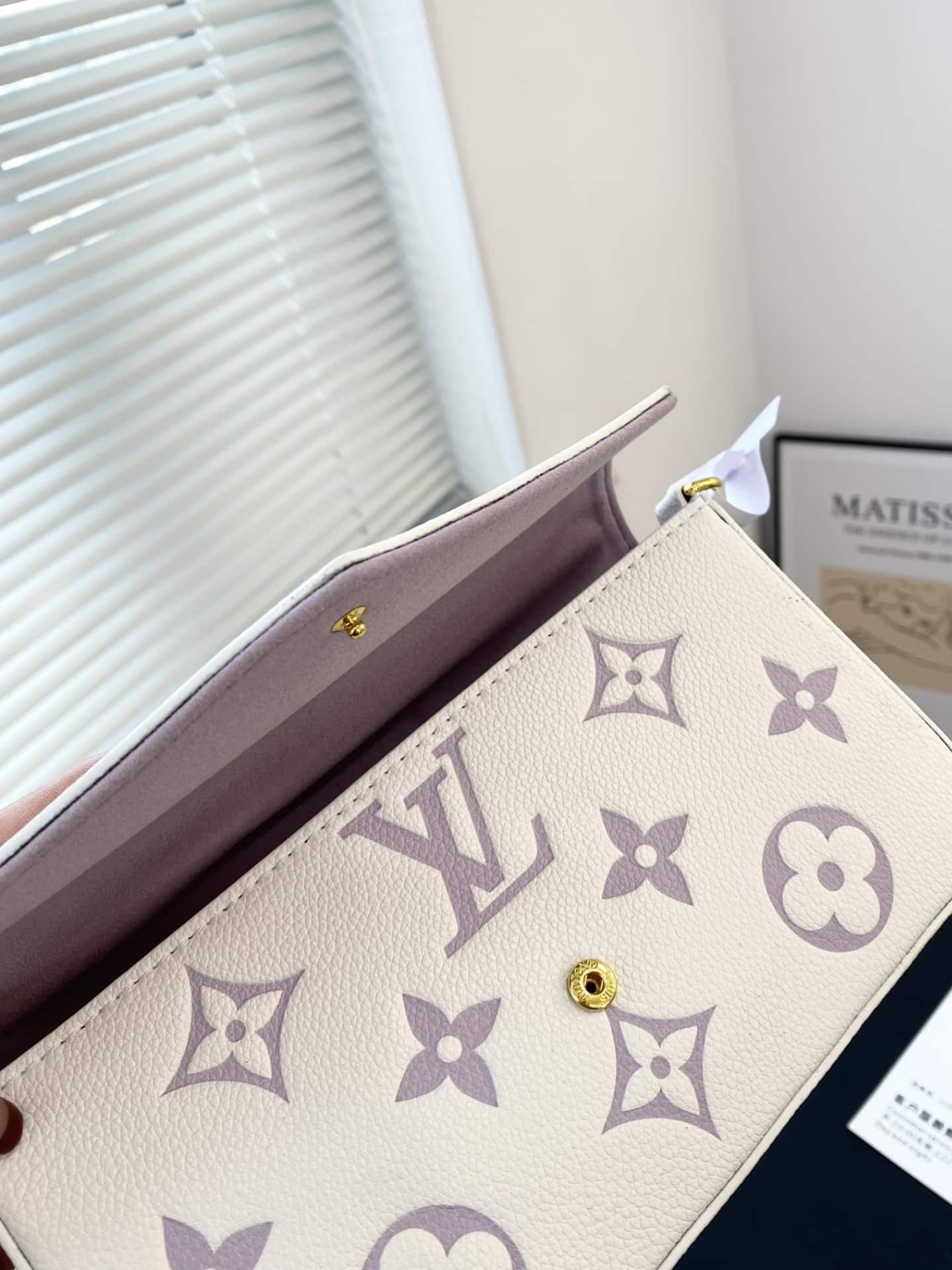 L0vis Vvtt0n Pochette Felicie Bag In Latte And Bubble Tea 22Cm