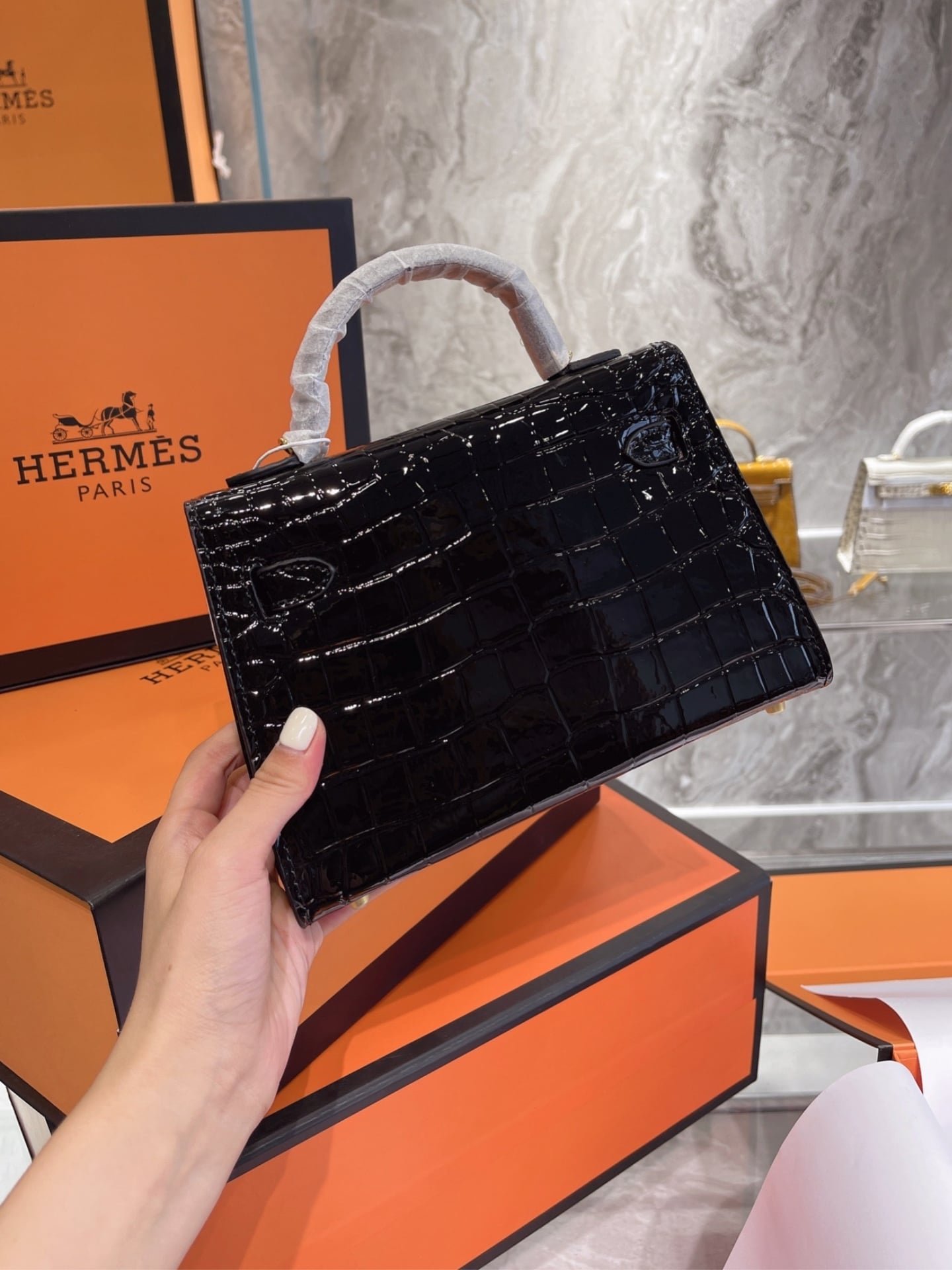 H**me5 Kelly Alligator Gold Buckle Black 22Cm