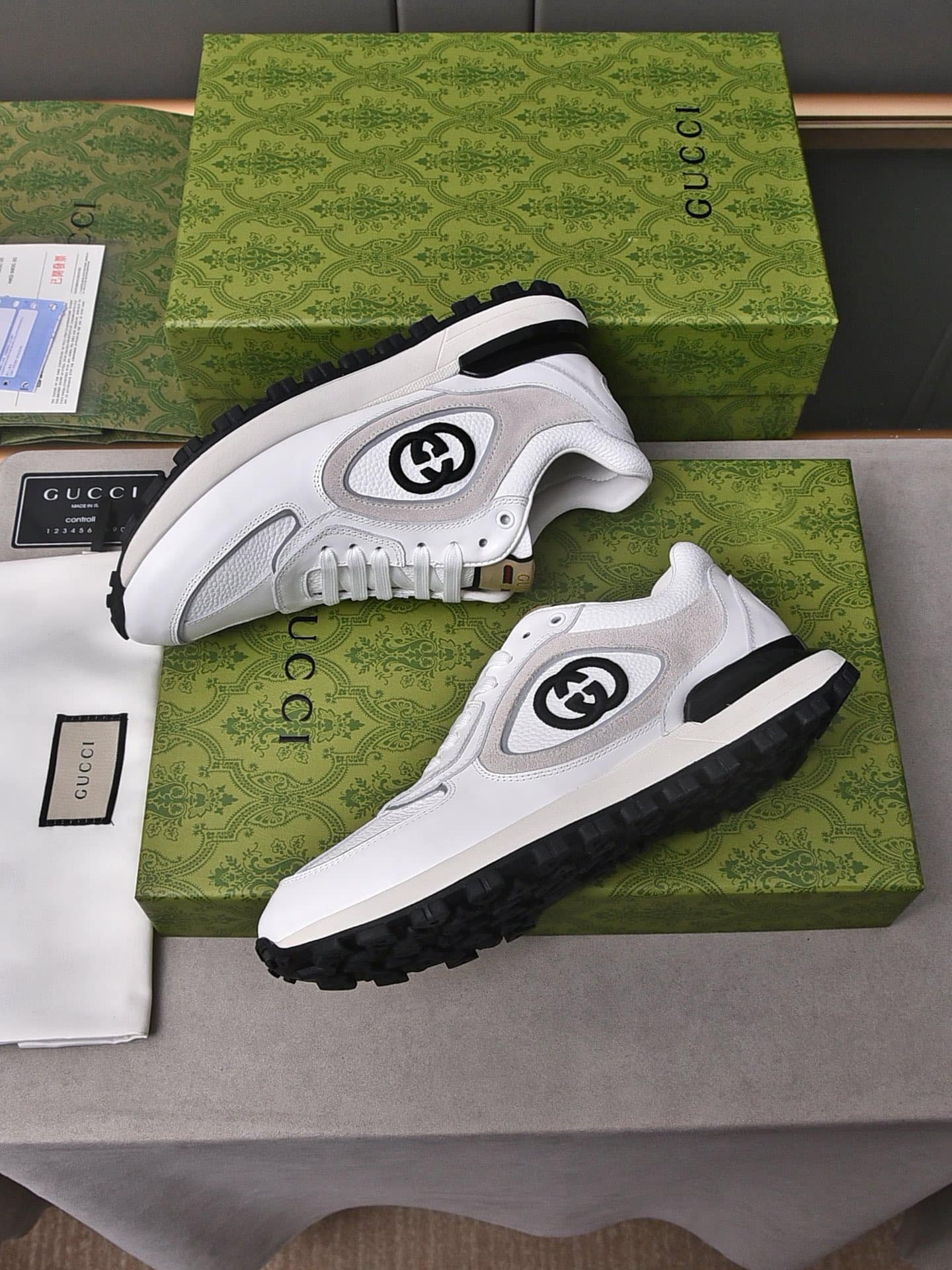 Gvc*1 Double G Men’S Run Sneaker Beige