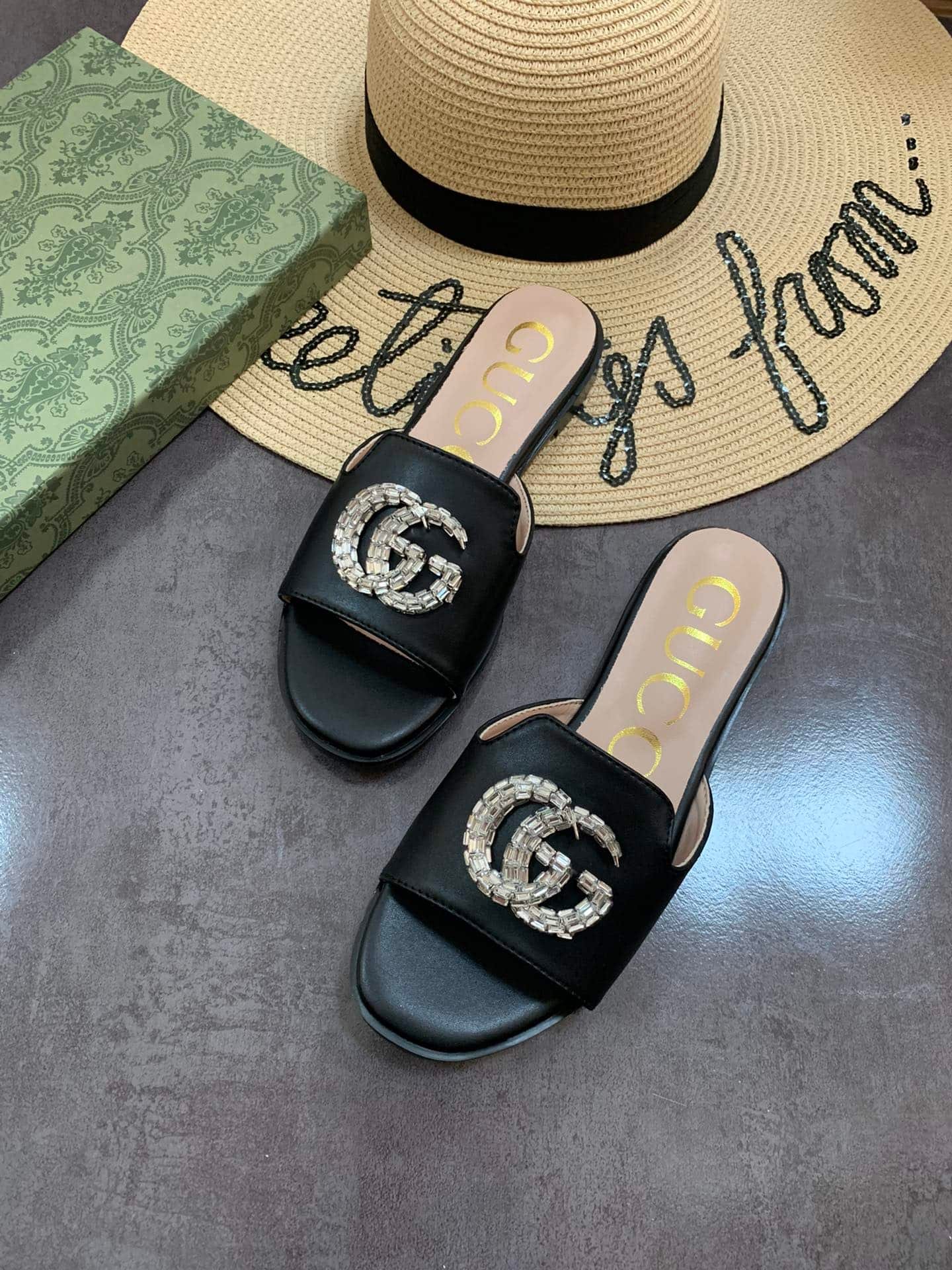 Gvc*1 Double G Slippers Leather Beaded In Black