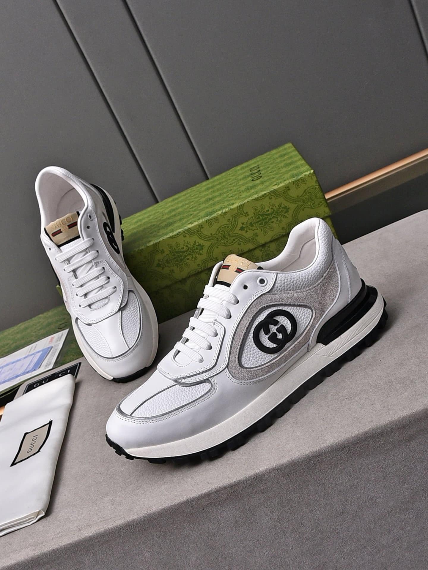 Gvc*1 Double G Men’S Run Sneaker Beige