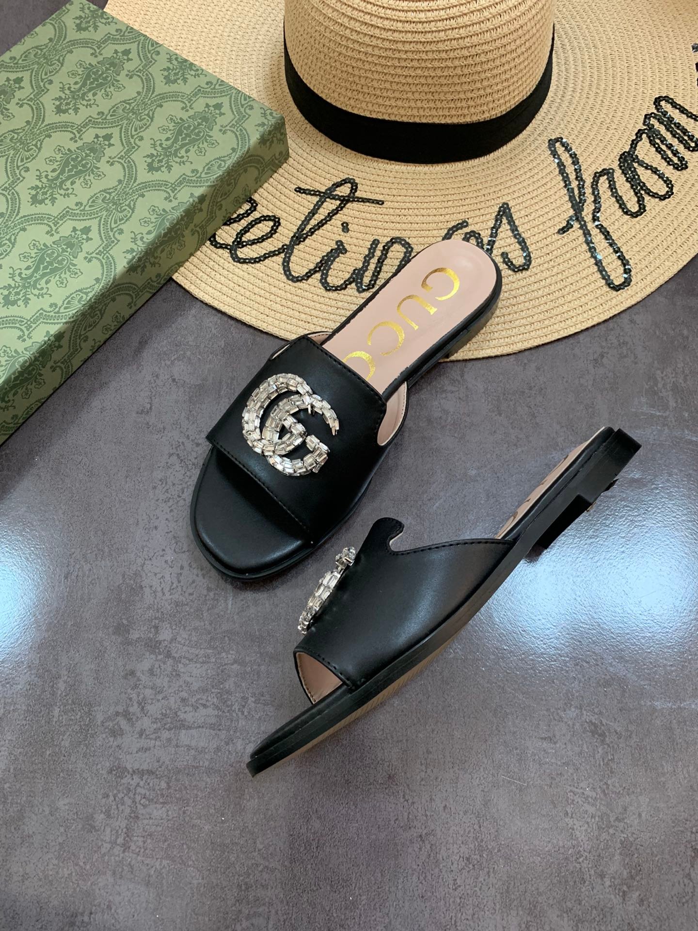Gvc*1 Double G Slippers Leather Beaded In Black