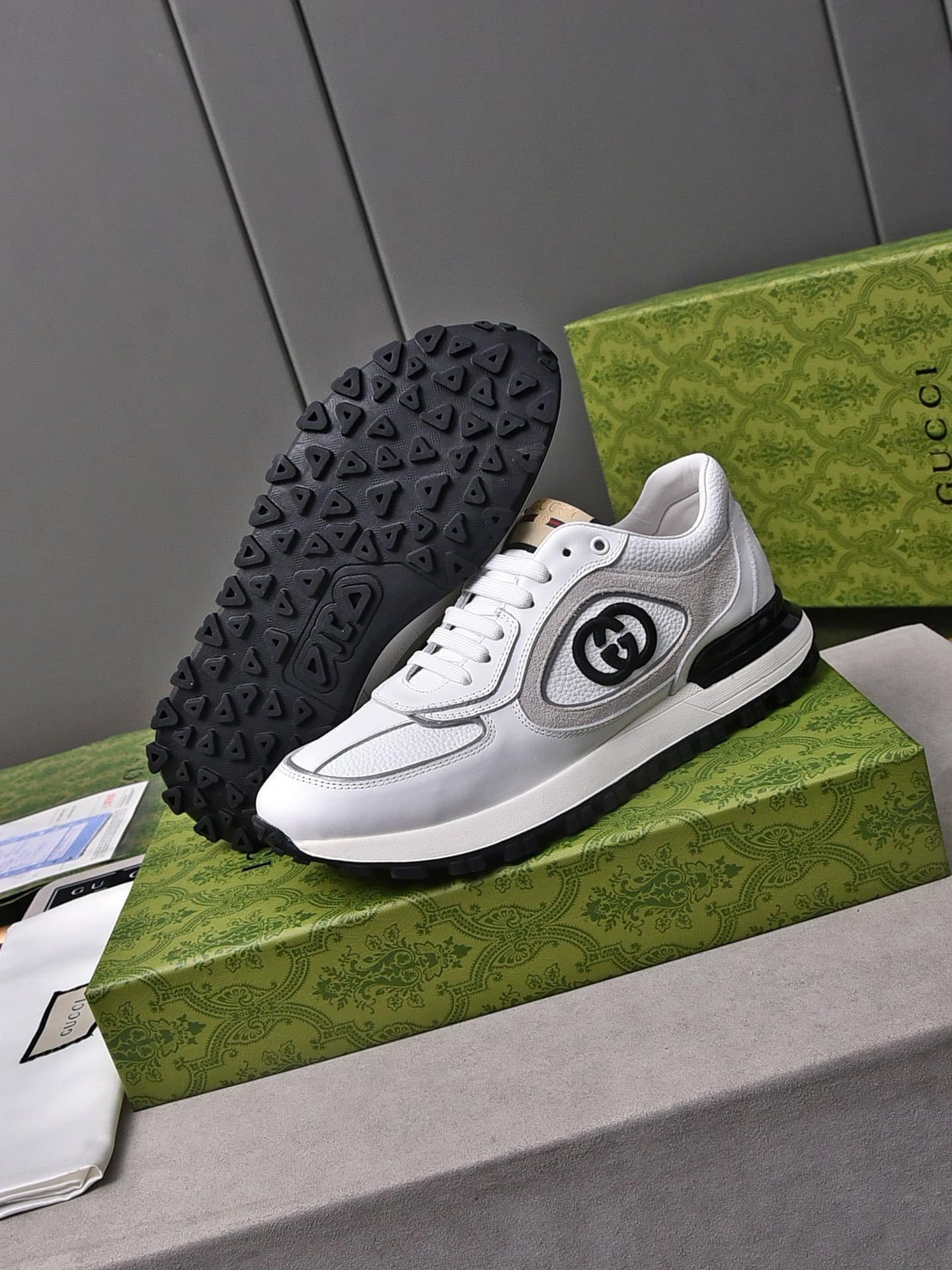Gvc*1 Double G Men’S Run Sneaker Beige